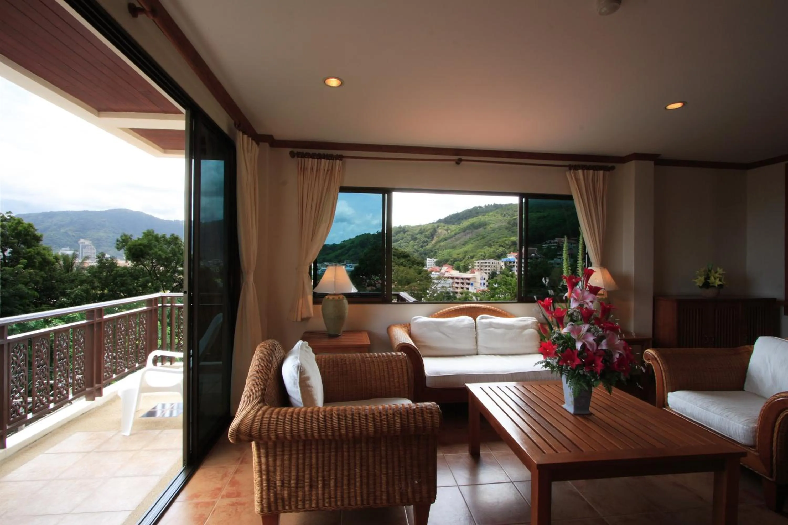 Seating area in Sun Hill Hotel Patong
