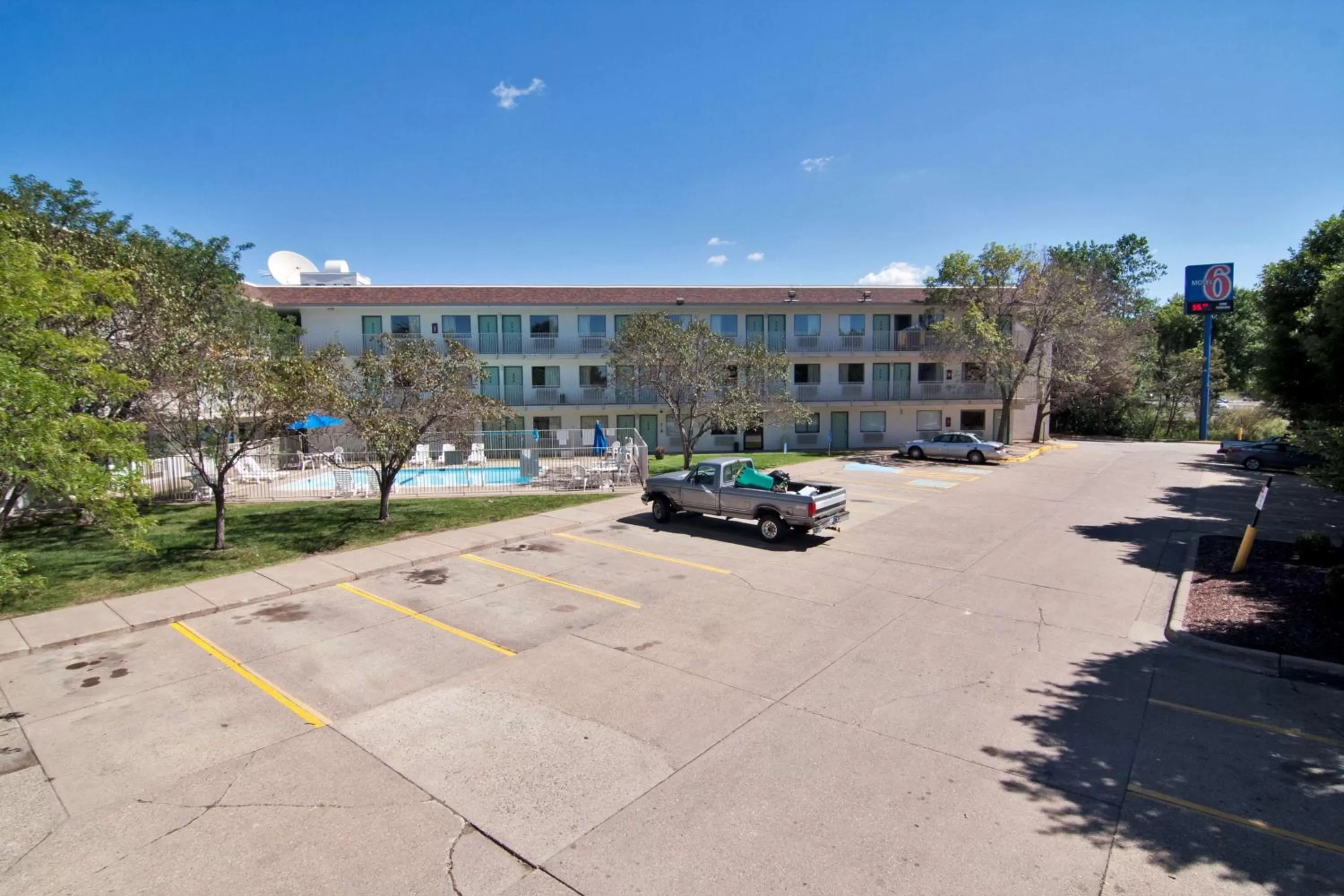Property building in Motel 6-Roseville, MN - Minneapolis North