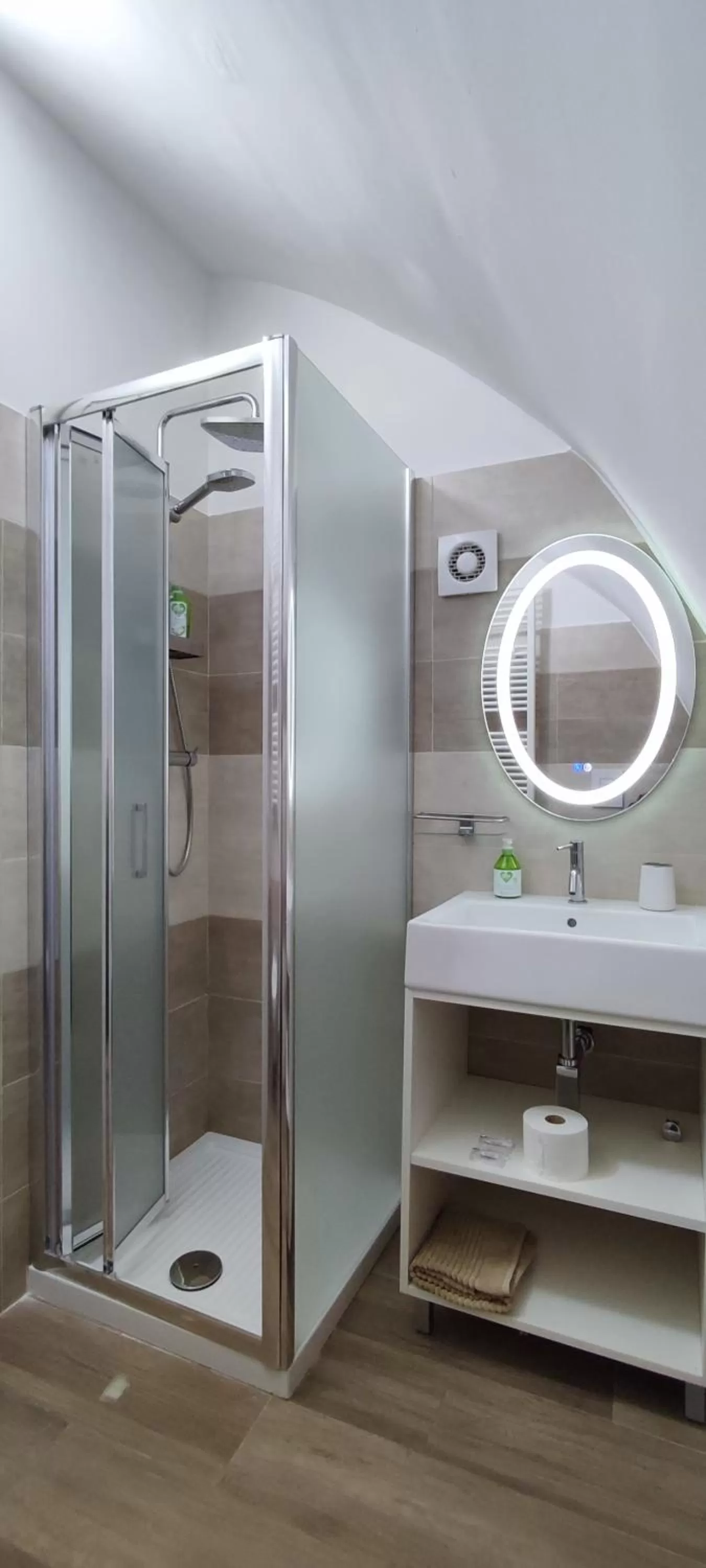 Shower in Comeacasa B&B