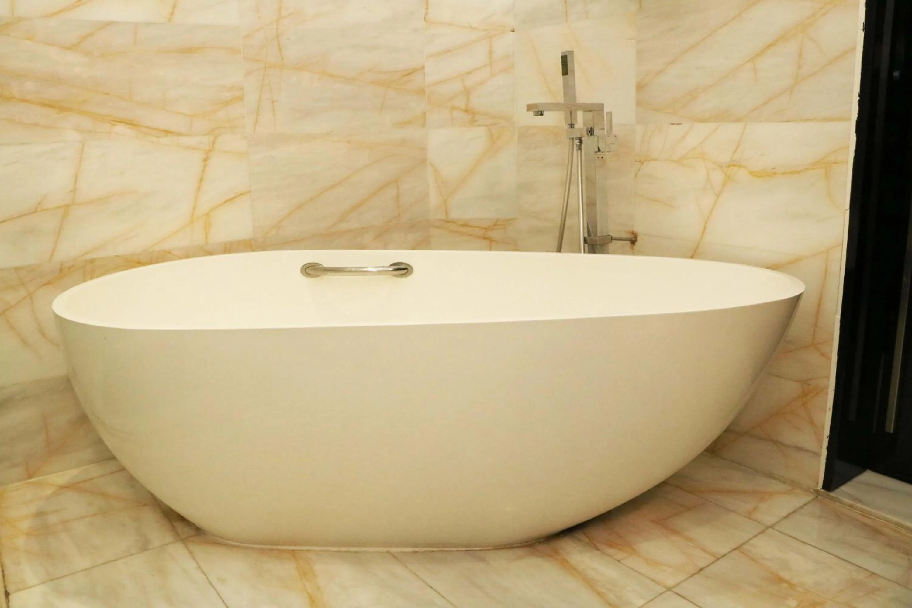 Bath in Pacific Regency Hotel Suites