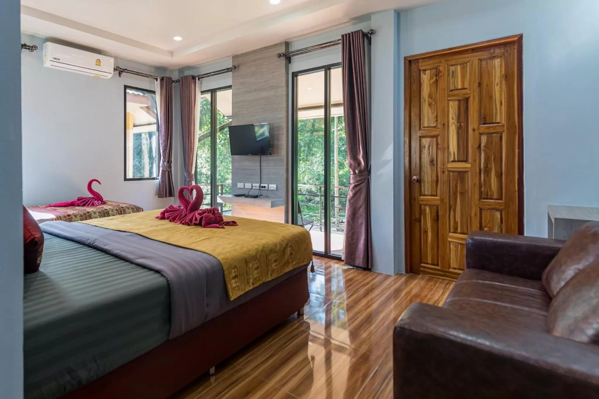 Bed in Khaosok Rainforest Resort