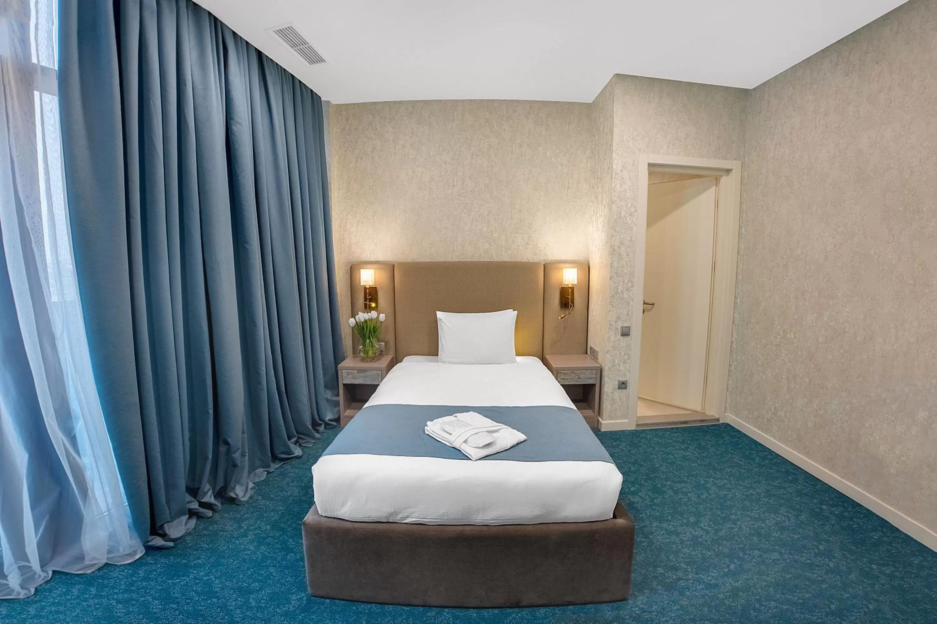 Bedroom, Bed in Meta Business Hotel By King David