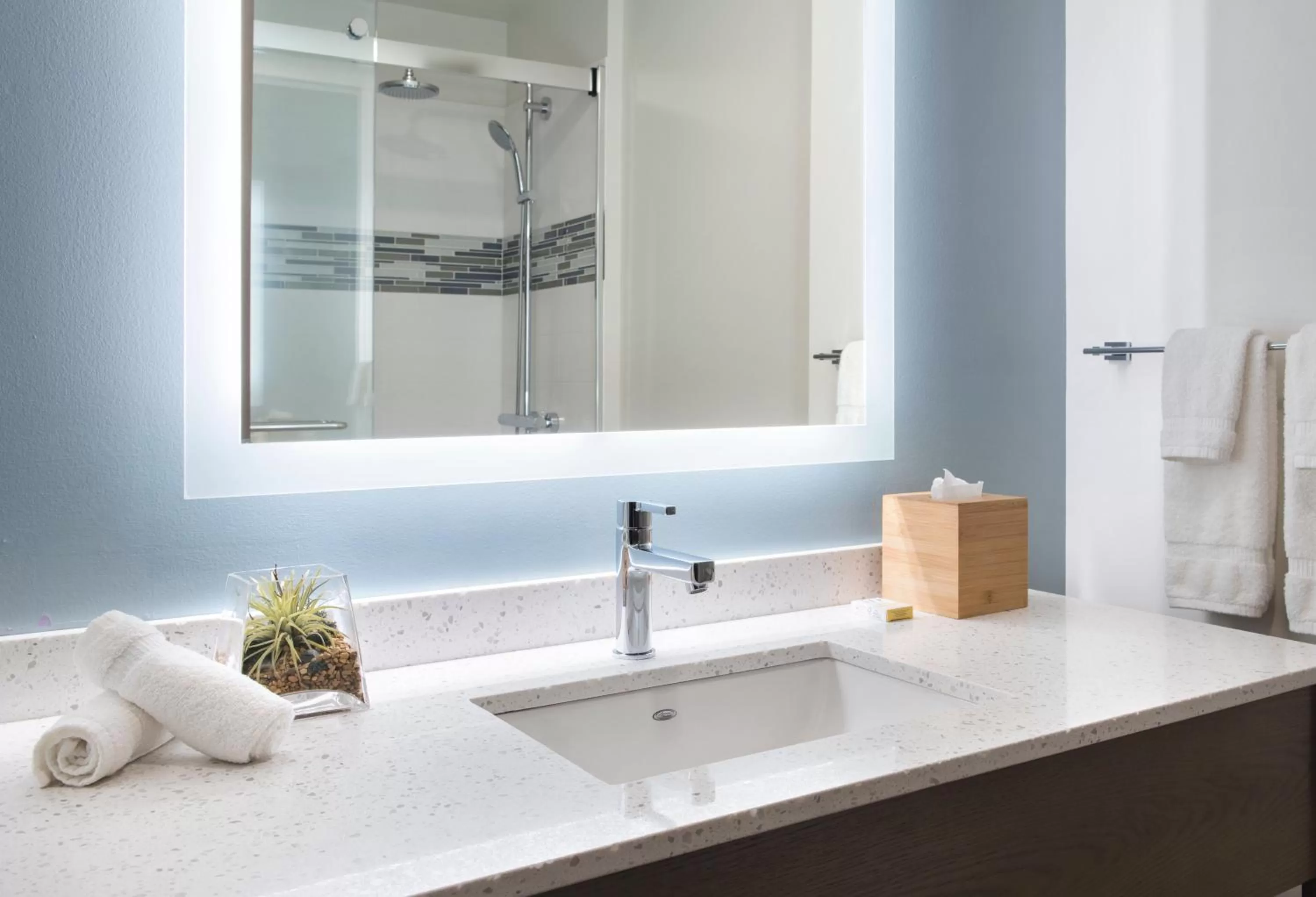 Premium Corner King Room with Separate Bath and Shower in EVEN Hotel Pittsburgh Downtown by IHG