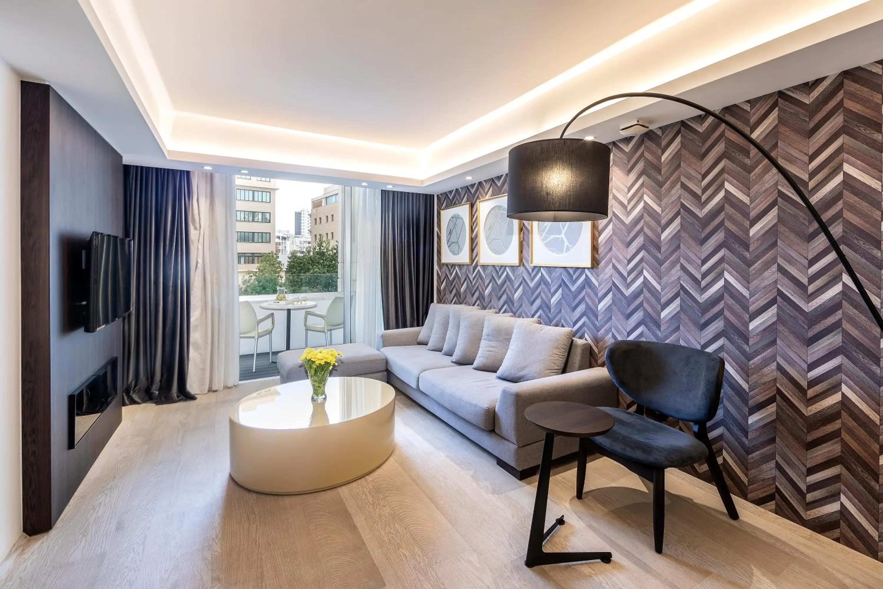 TV and multimedia in Almond Business Hotel