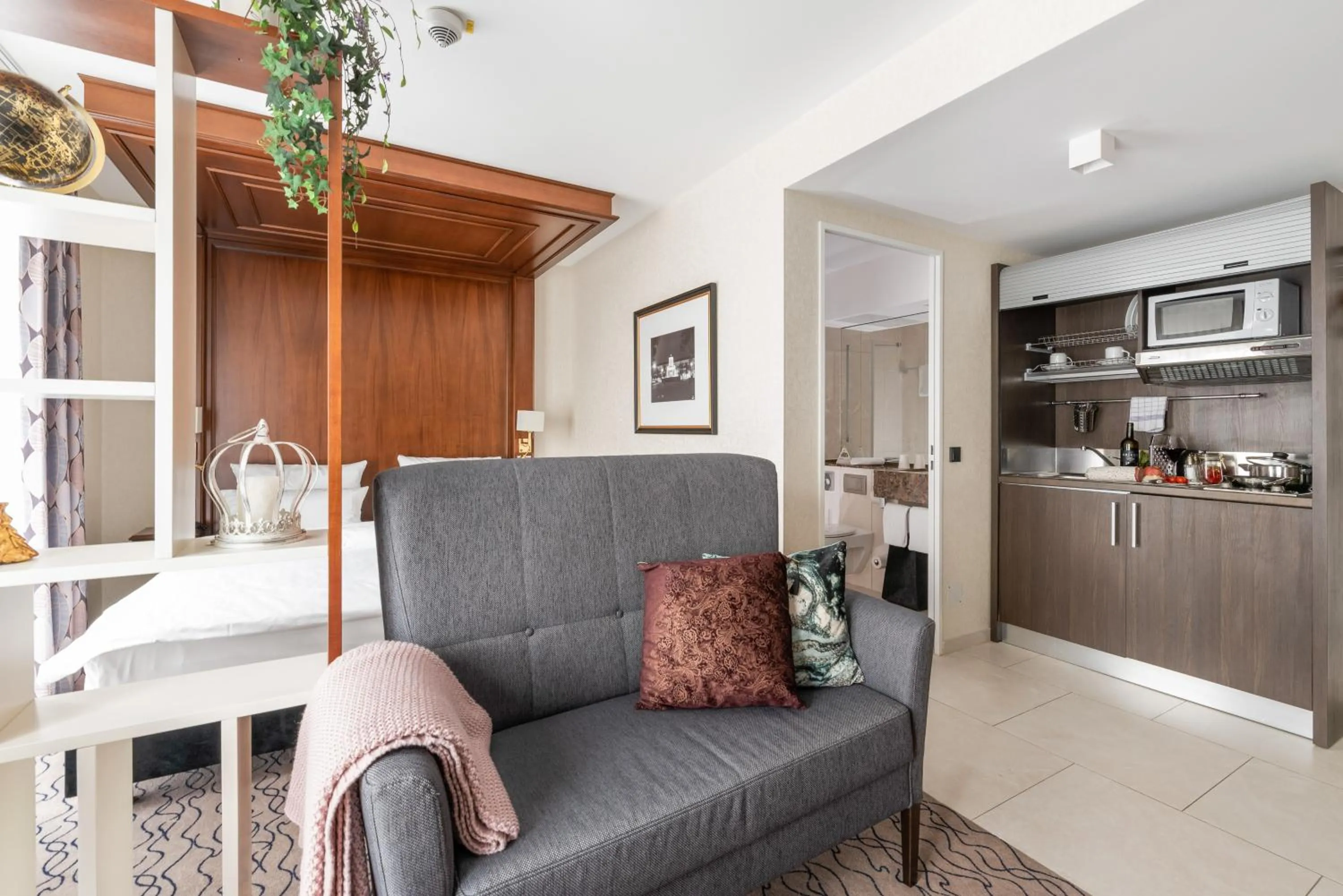 Seating area in AdvaStay by KING's