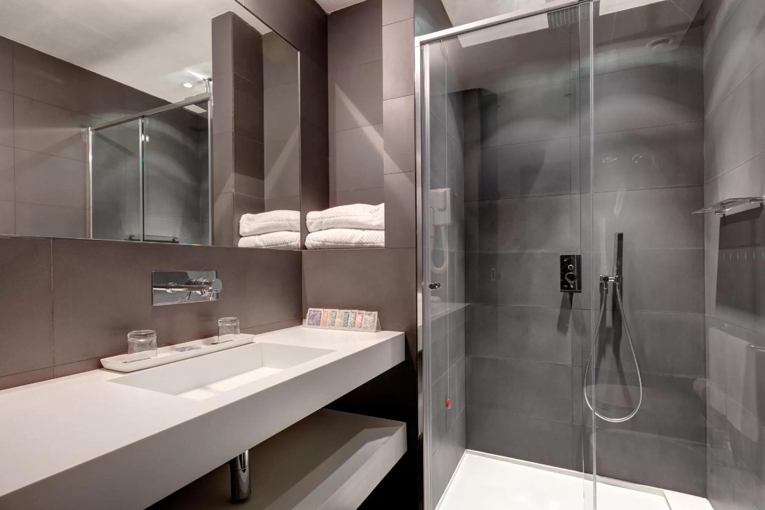 Bathroom in Alpi Hotel