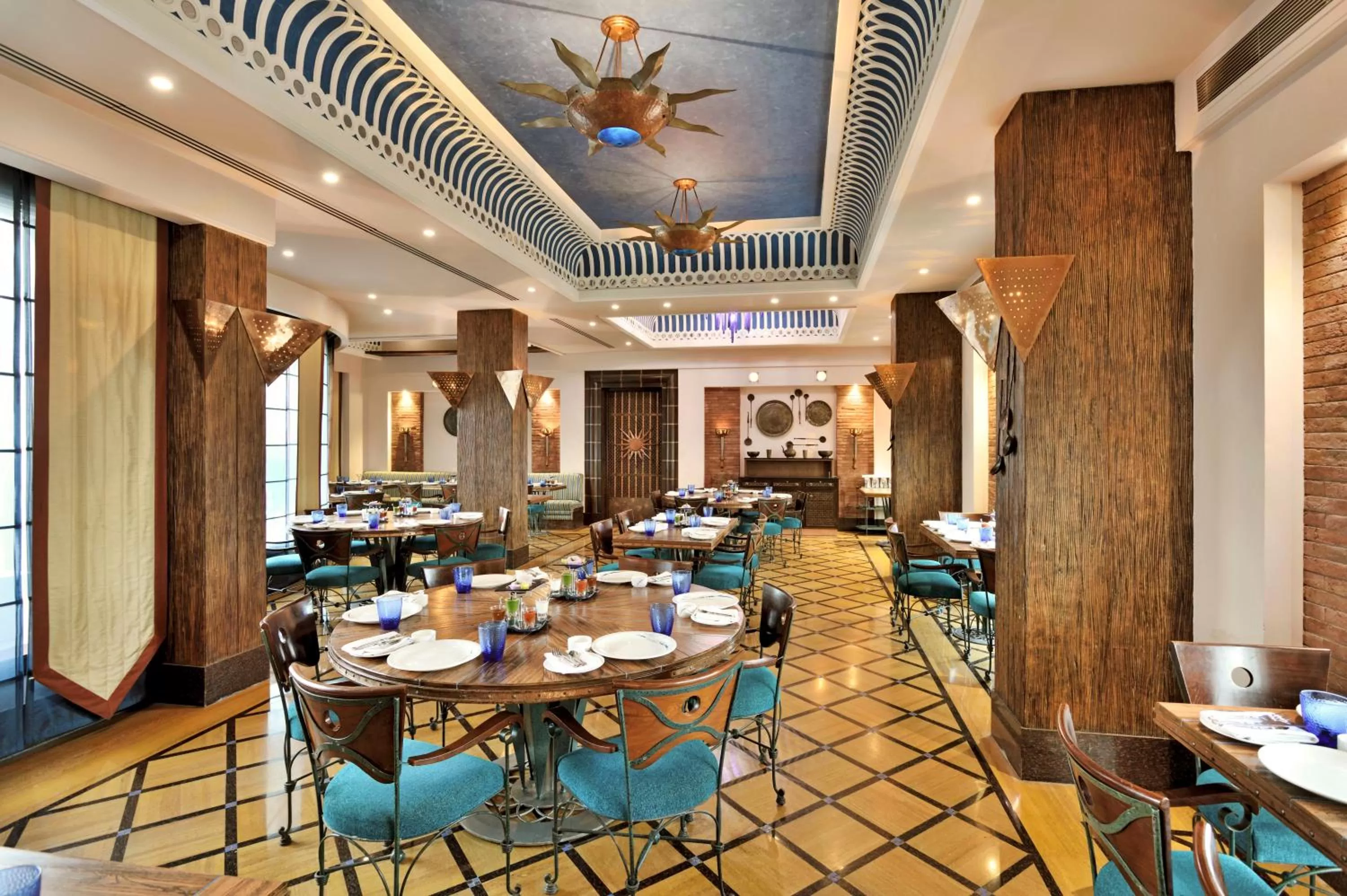 Restaurant/places to eat in Radisson Noida