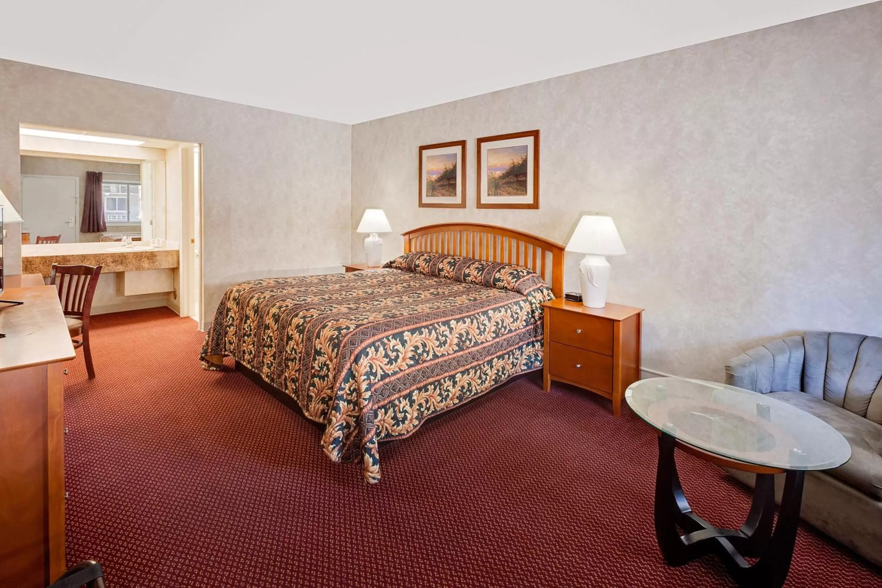 Accessible King Bed in Knights Inn Traverse City