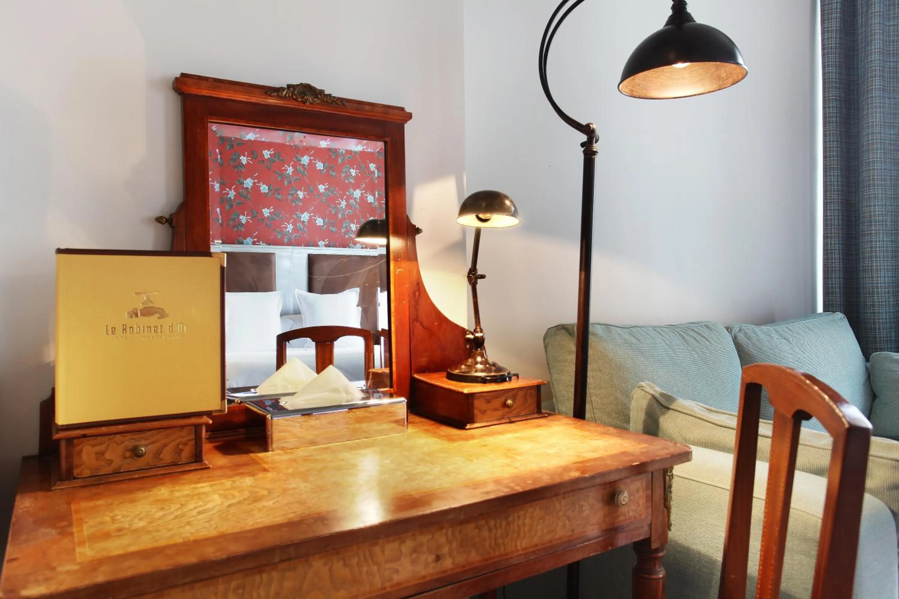 Bedroom in Le Robinet d'Or Paris Canal Saint Martin