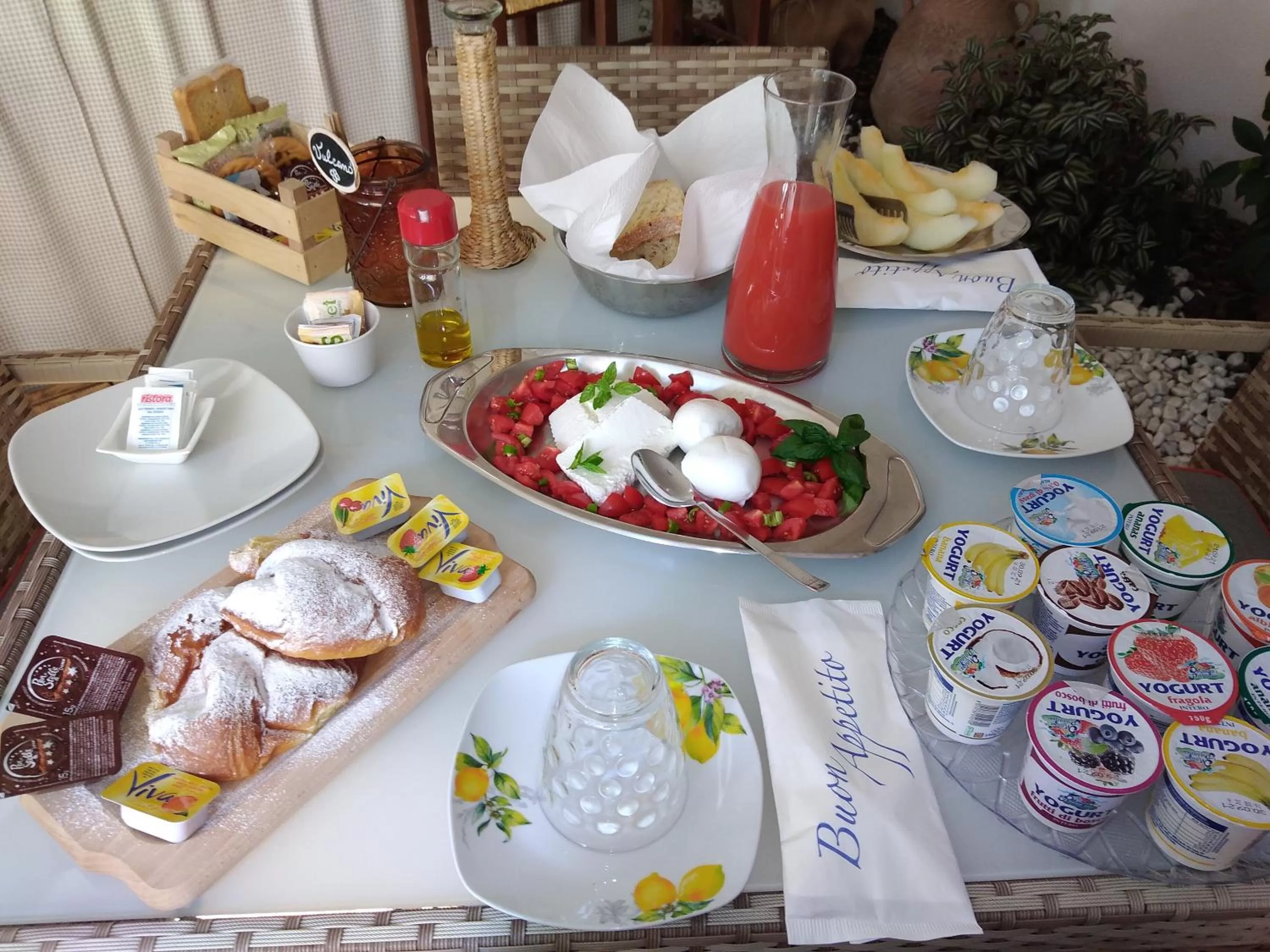 Food and drinks in V&V Suite & Breakfast