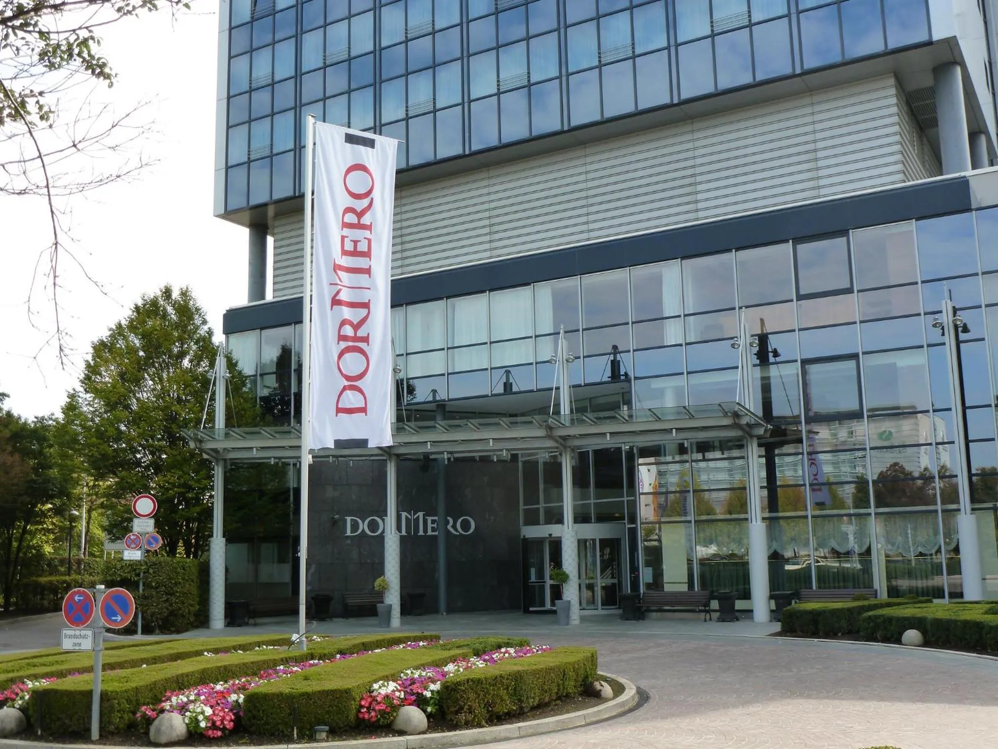 Facade/entrance in DORMERO Hotel Stuttgart