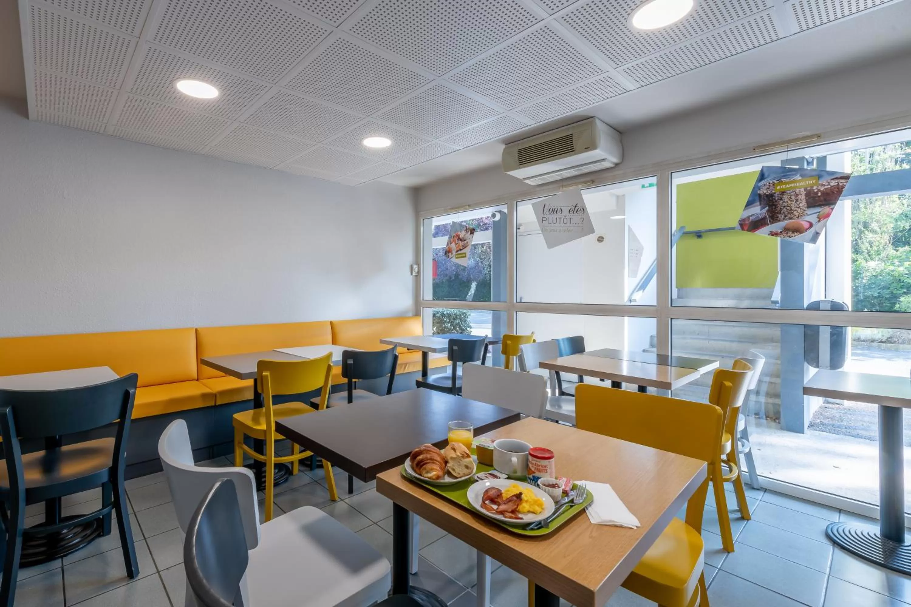 Buffet breakfast in B&B HOTEL Périgueux Boulazac