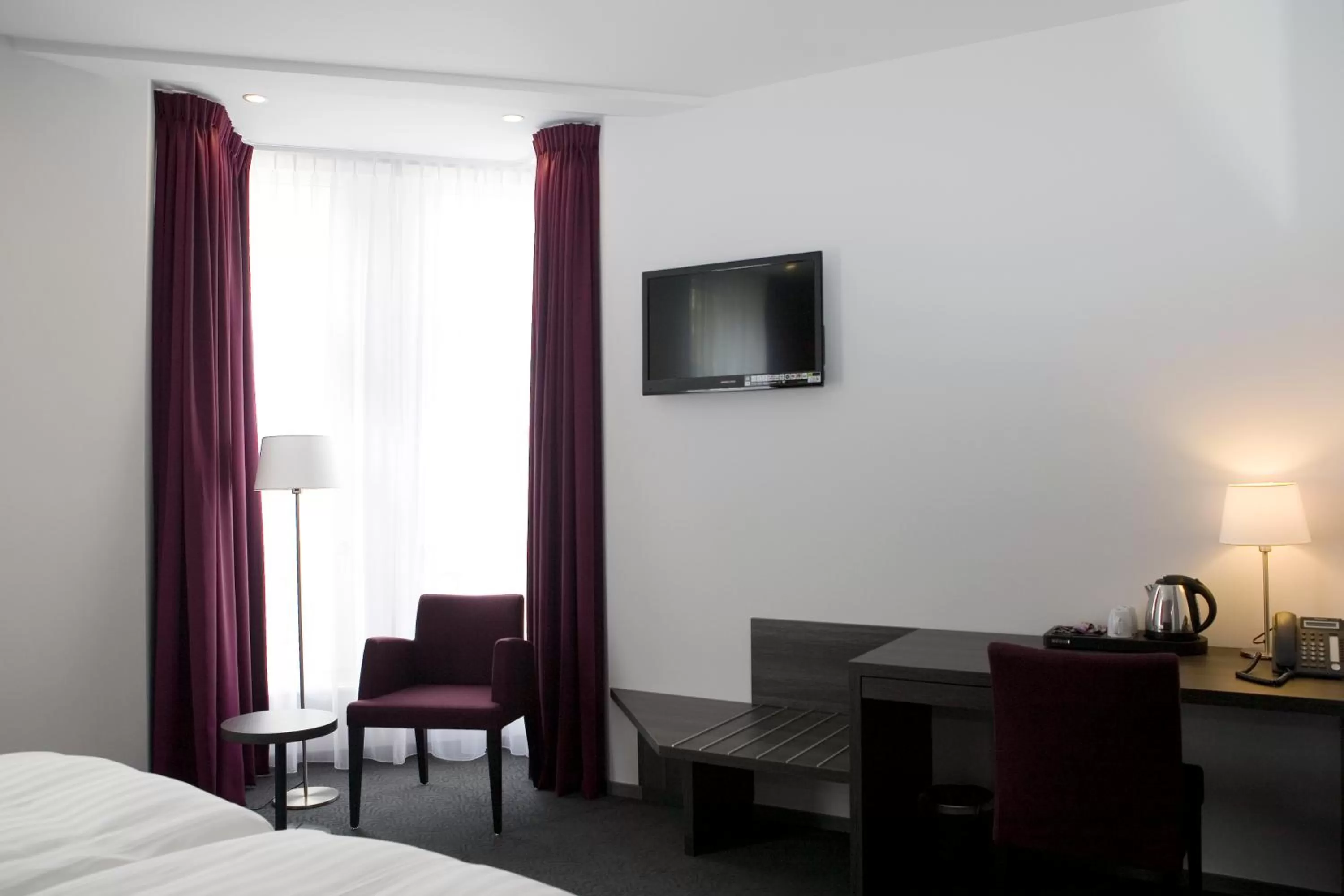 Seating area, TV/Entertainment Center in Hotel Parkview