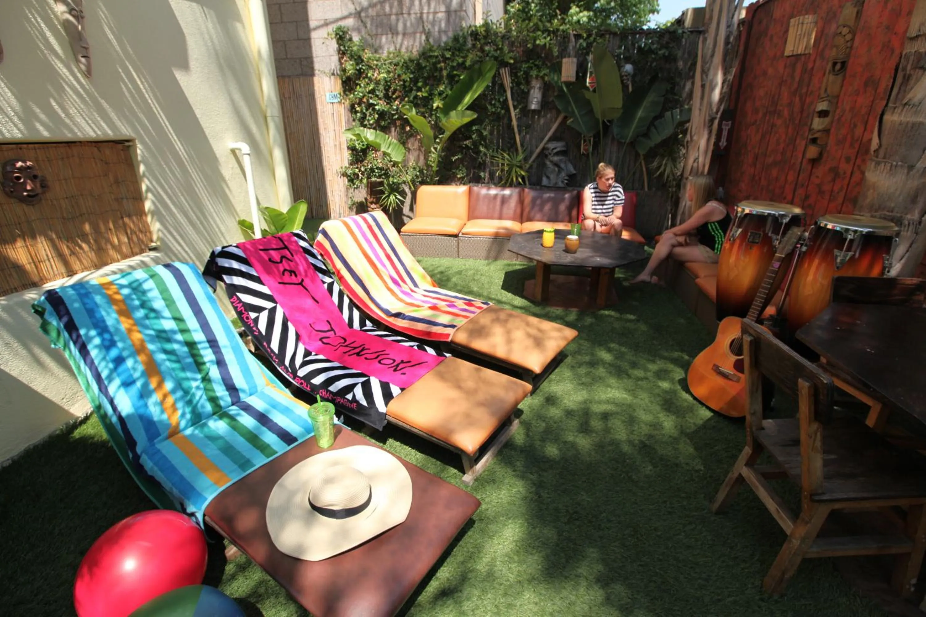 Garden in Banana Bungalow Hollywood Hotel & Hostel