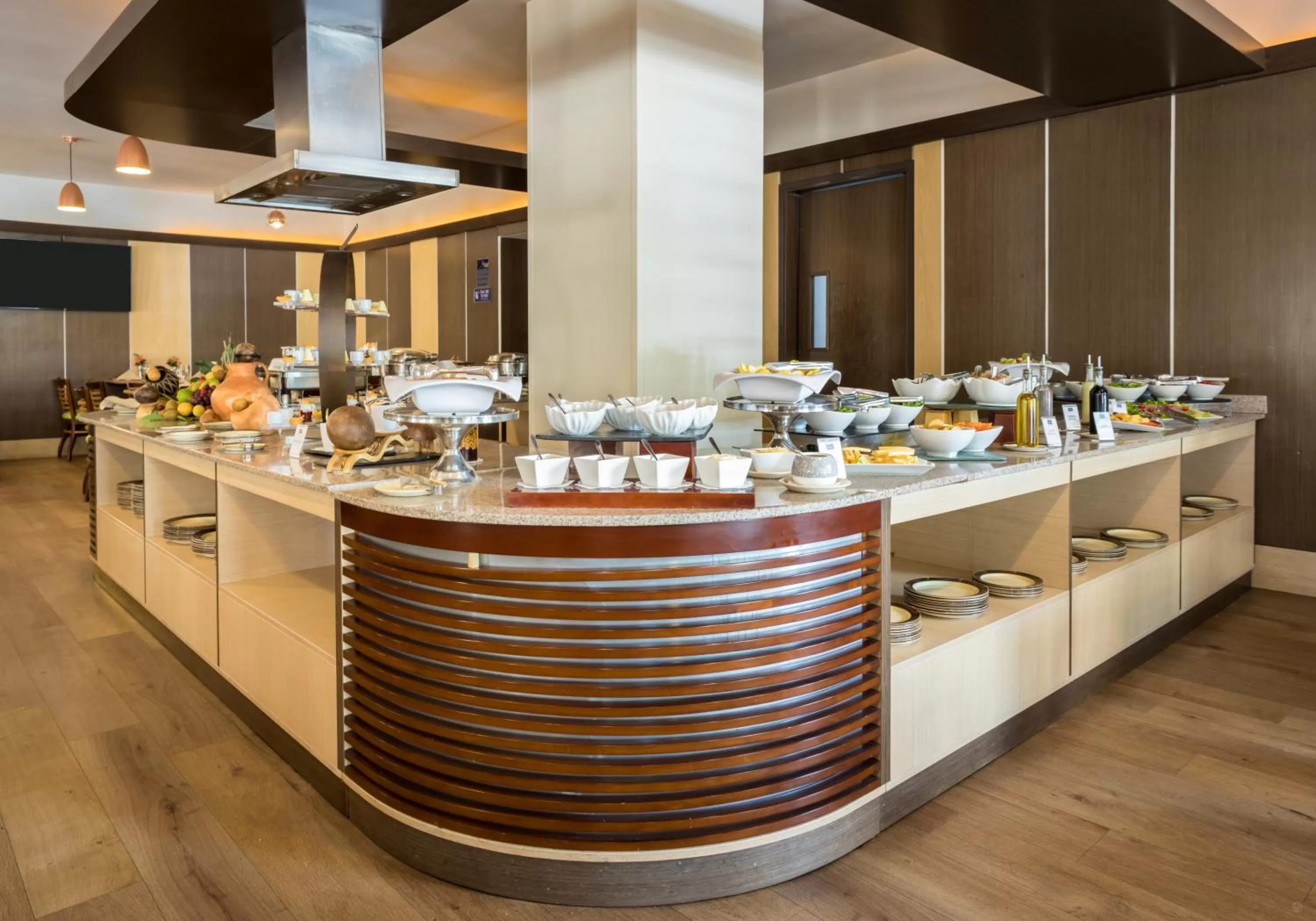 Restaurant/places to eat in GHL Hotel Capital