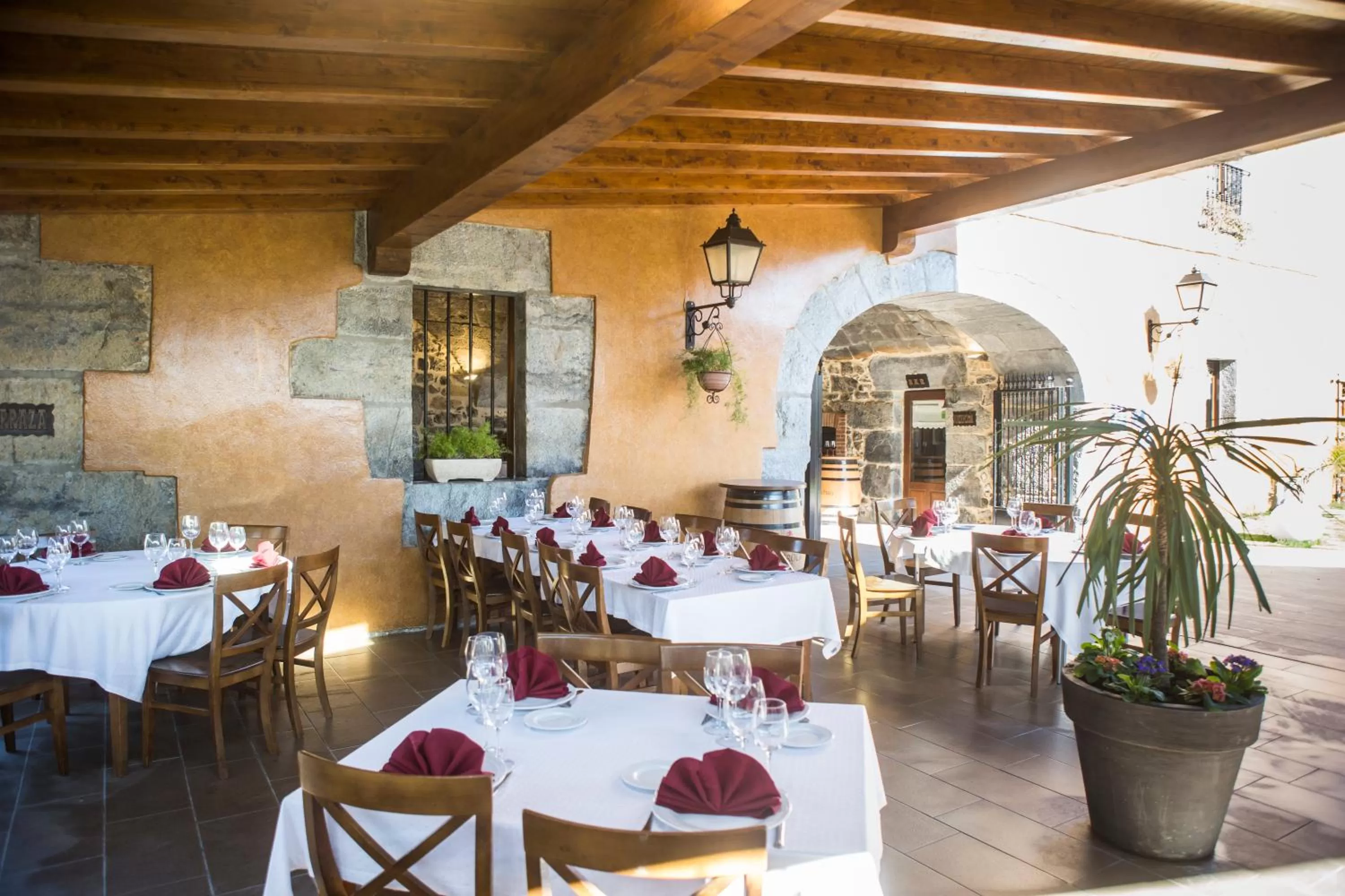 Restaurant/places to eat in Hotel Larrañaga