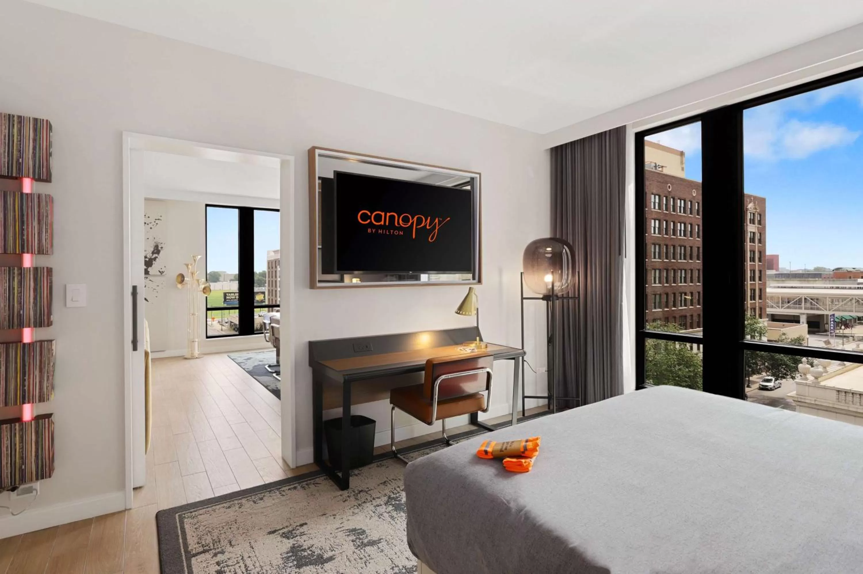 Bed in Canopy By Hilton Memphis Downtown