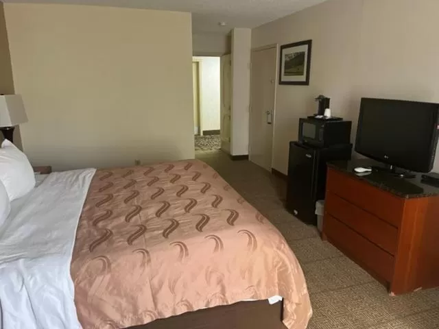 King Room - Accessible/Non-Smoking in Quality Inn University Area