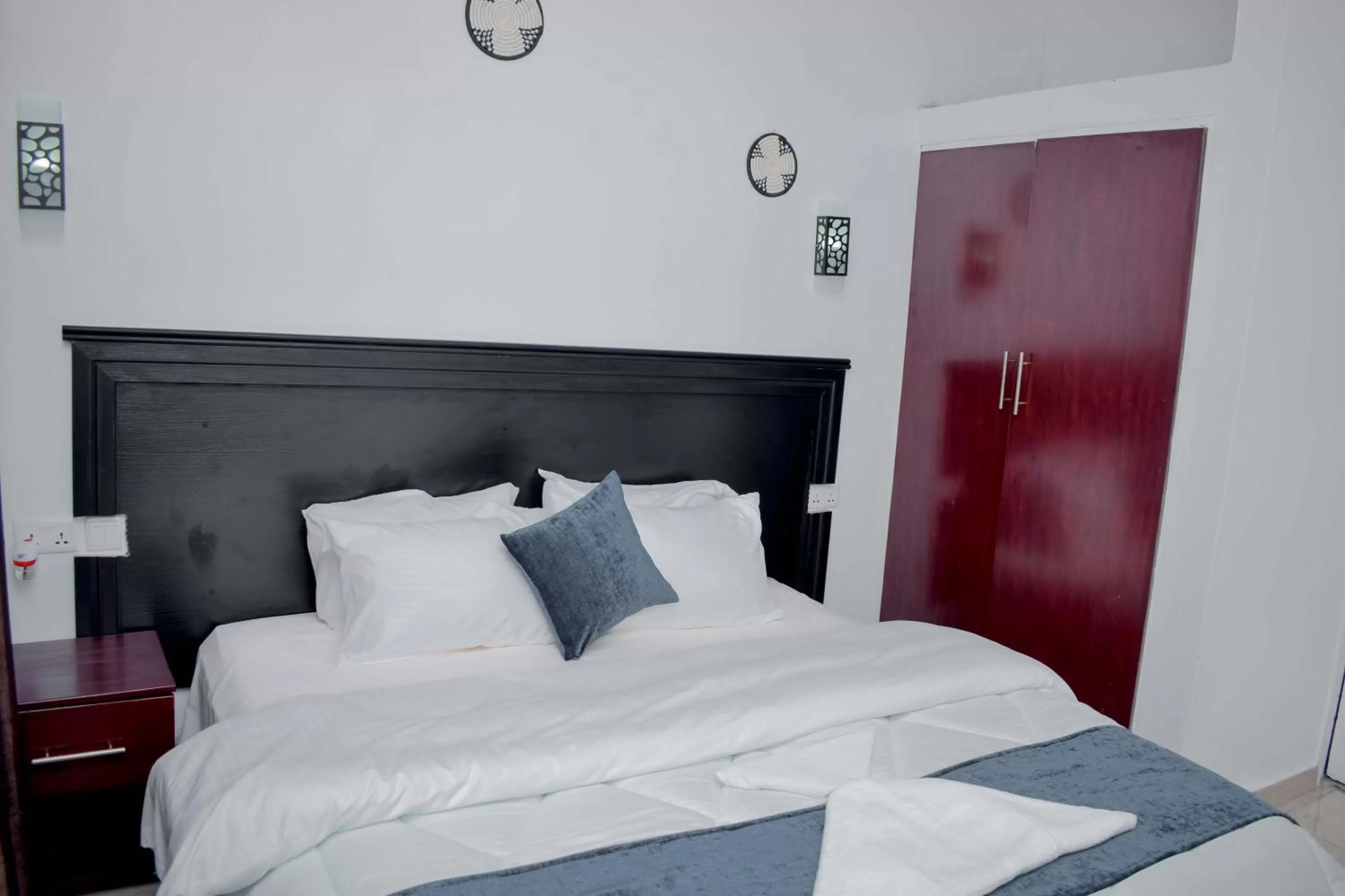 Bed in INZOZI AFRICA HOUSE B&B-Gishushu