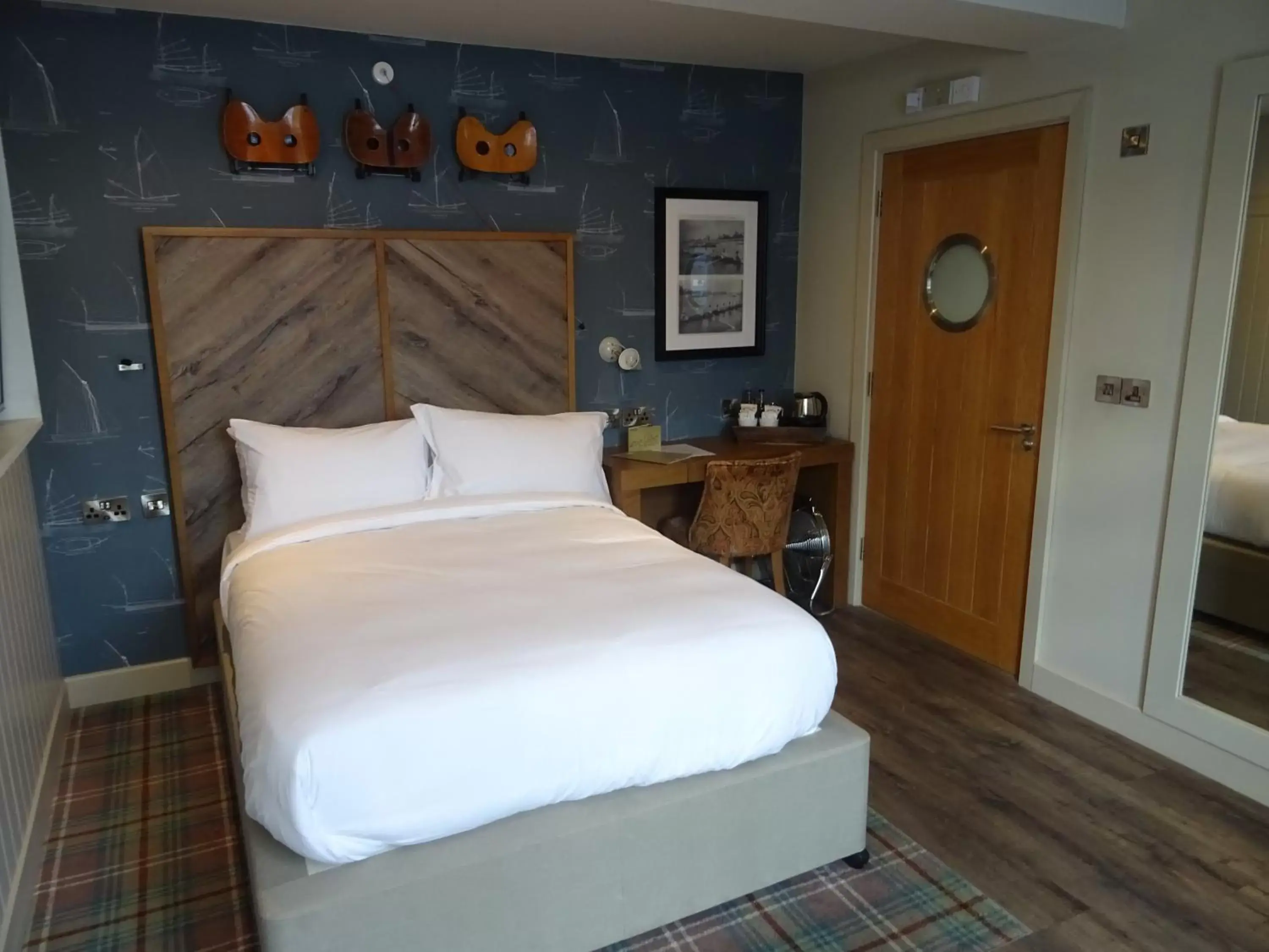 Cozy Double Room with Wet Room in The Boathouse Inn & Riverside Rooms Cozy Double Room with Wet Room in The Boathouse Inn & Riverside Rooms