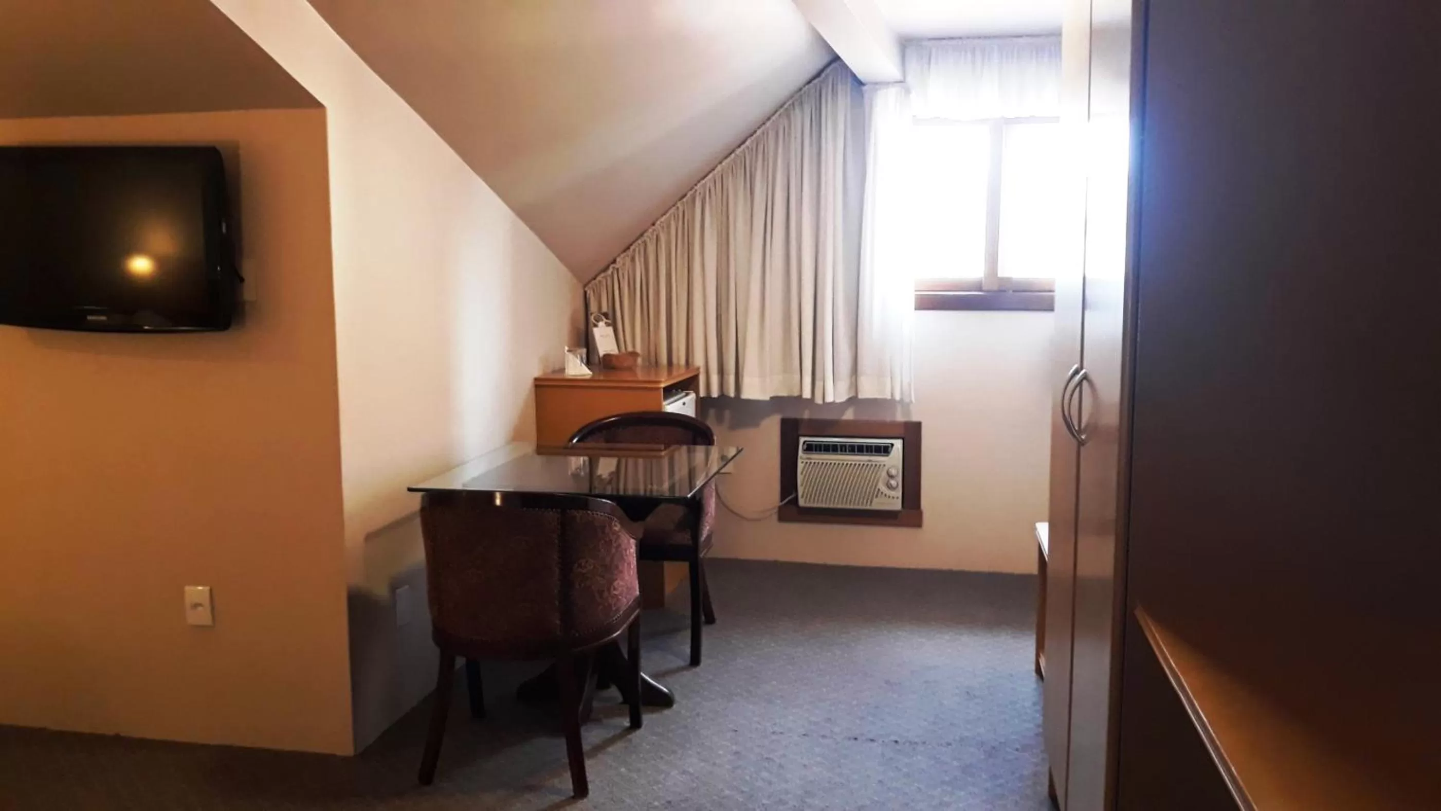 Dining area in Farina Park Hotel