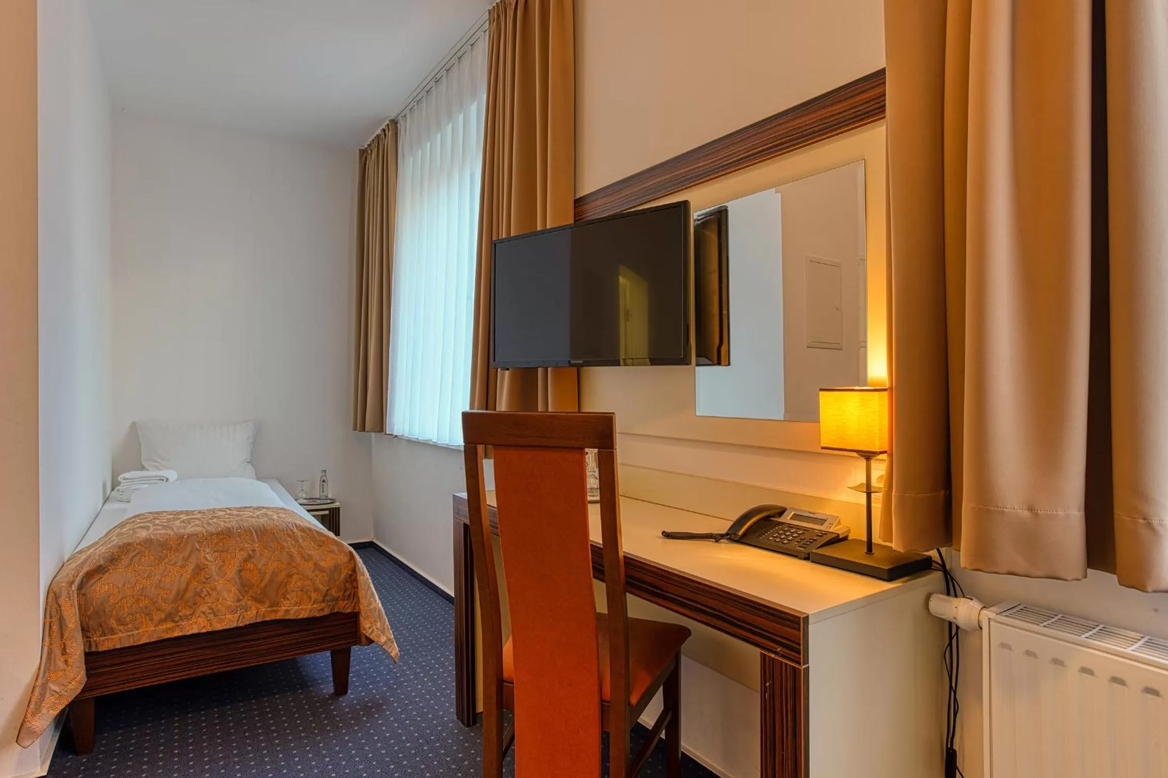 Photo of the whole room, Bed in Centro Hotel Braunschweig City, Trademark Collection by Wyndham