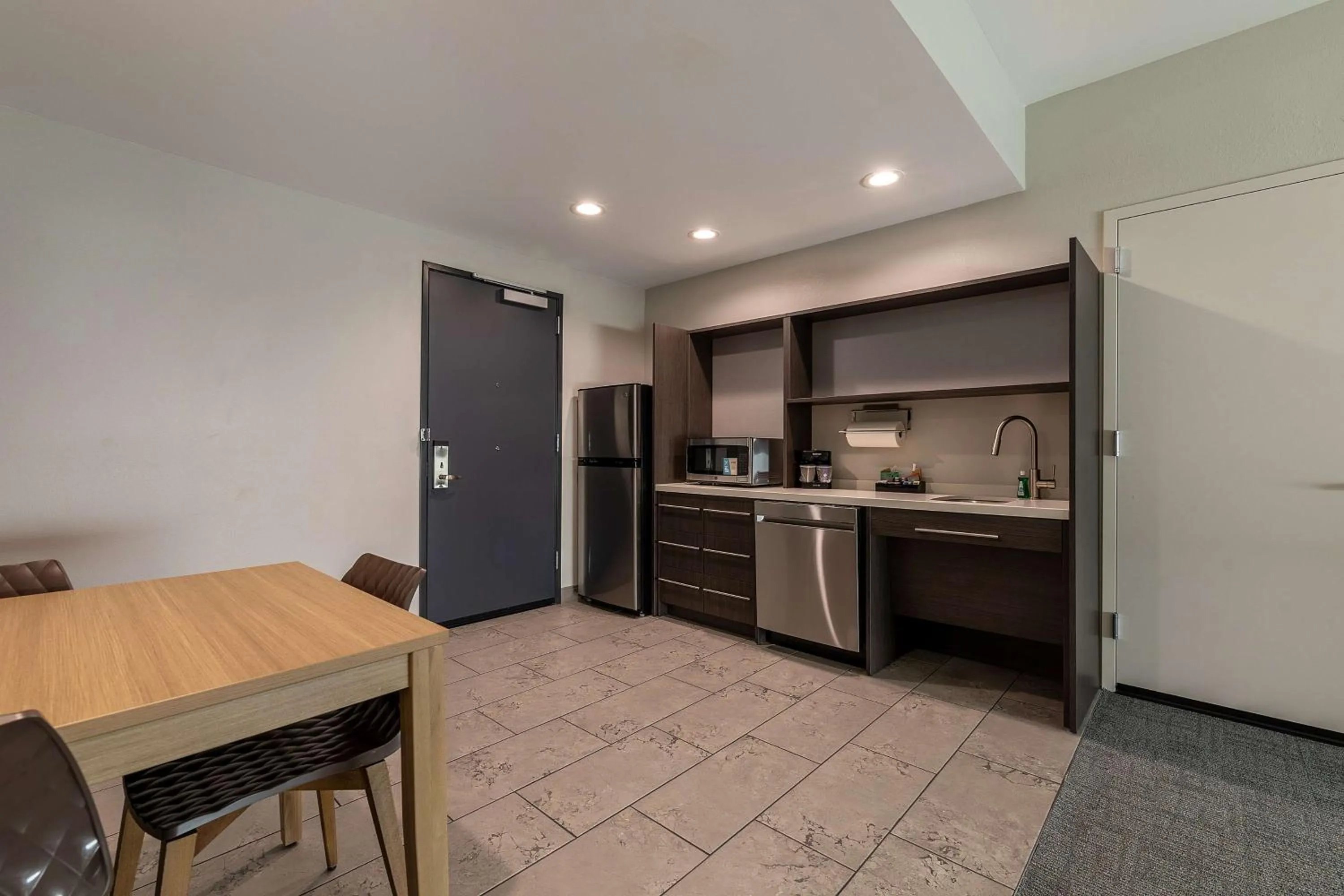 Kitchen or kitchenette in Home2 Suites By Hilton Cookeville