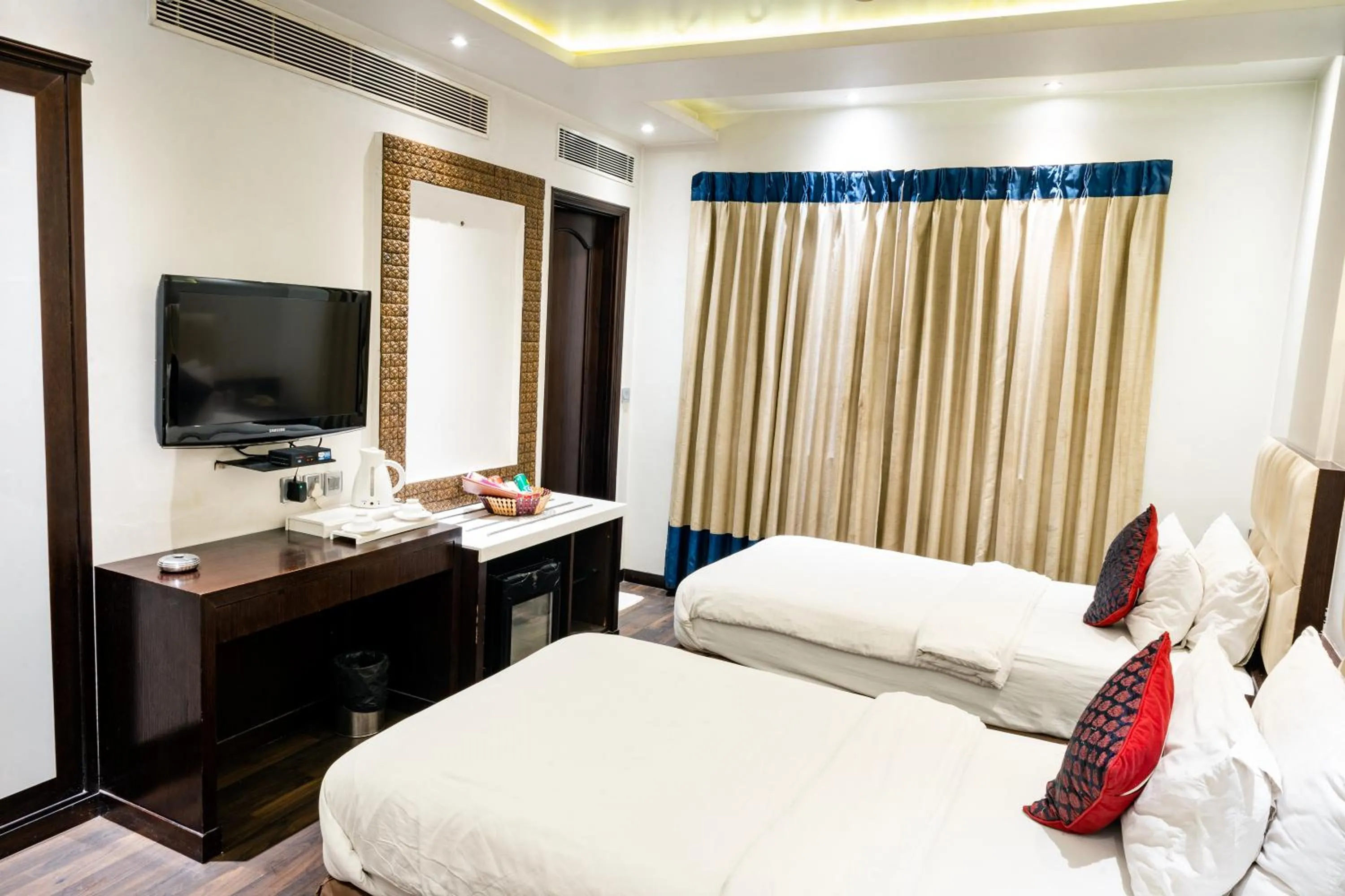 Bed in Hotel Grand Godwin - Near New Delhi Railway Station - Paharganj