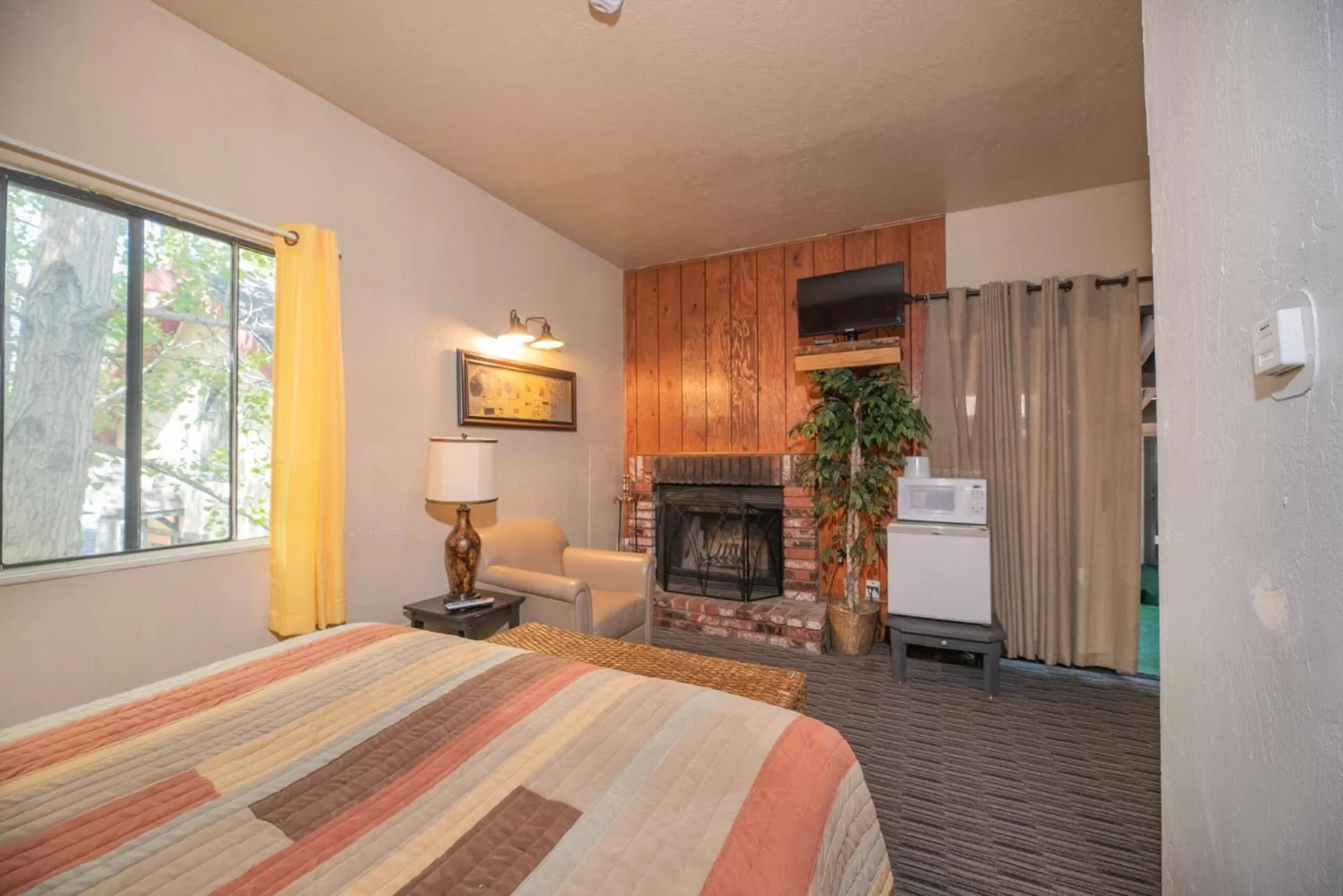 Photo of the whole room, Bed in Black Forest Lodge