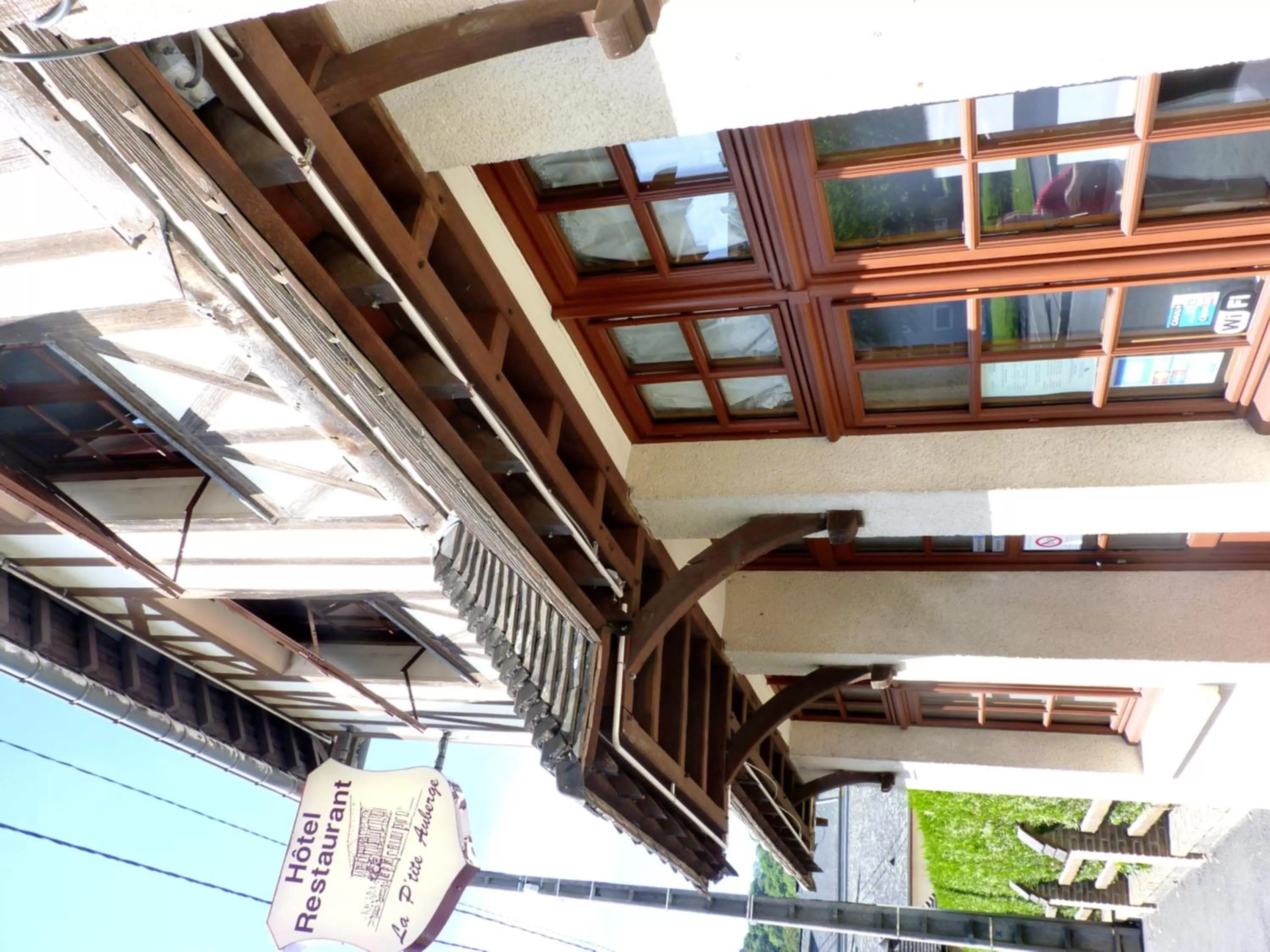 Facade/entrance in Hôtel-Restaurant La P'tite Auberge