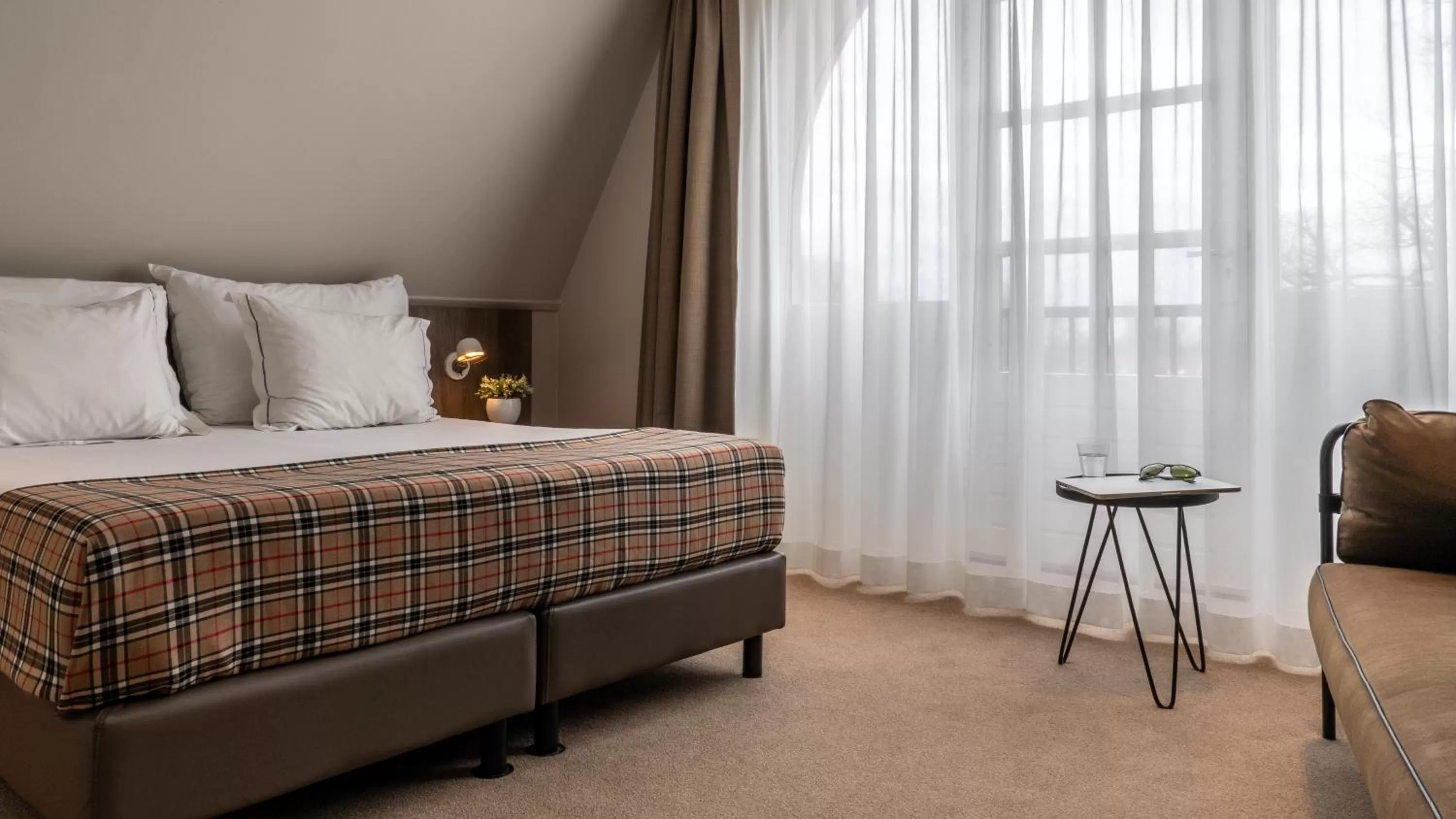 Decorative detail, Bed in Hotel De Koepoort