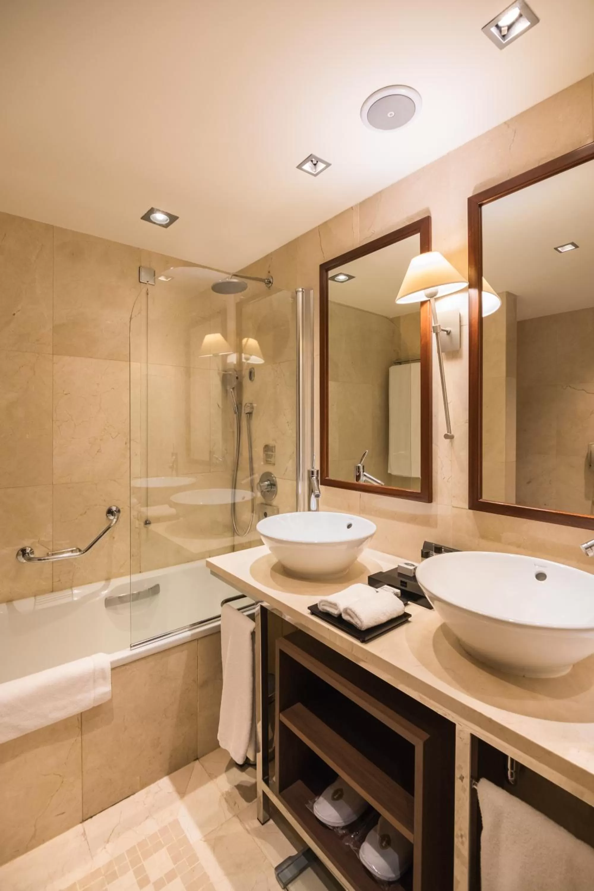 Classic Queen Room in InterContinental Lisbon by IHG