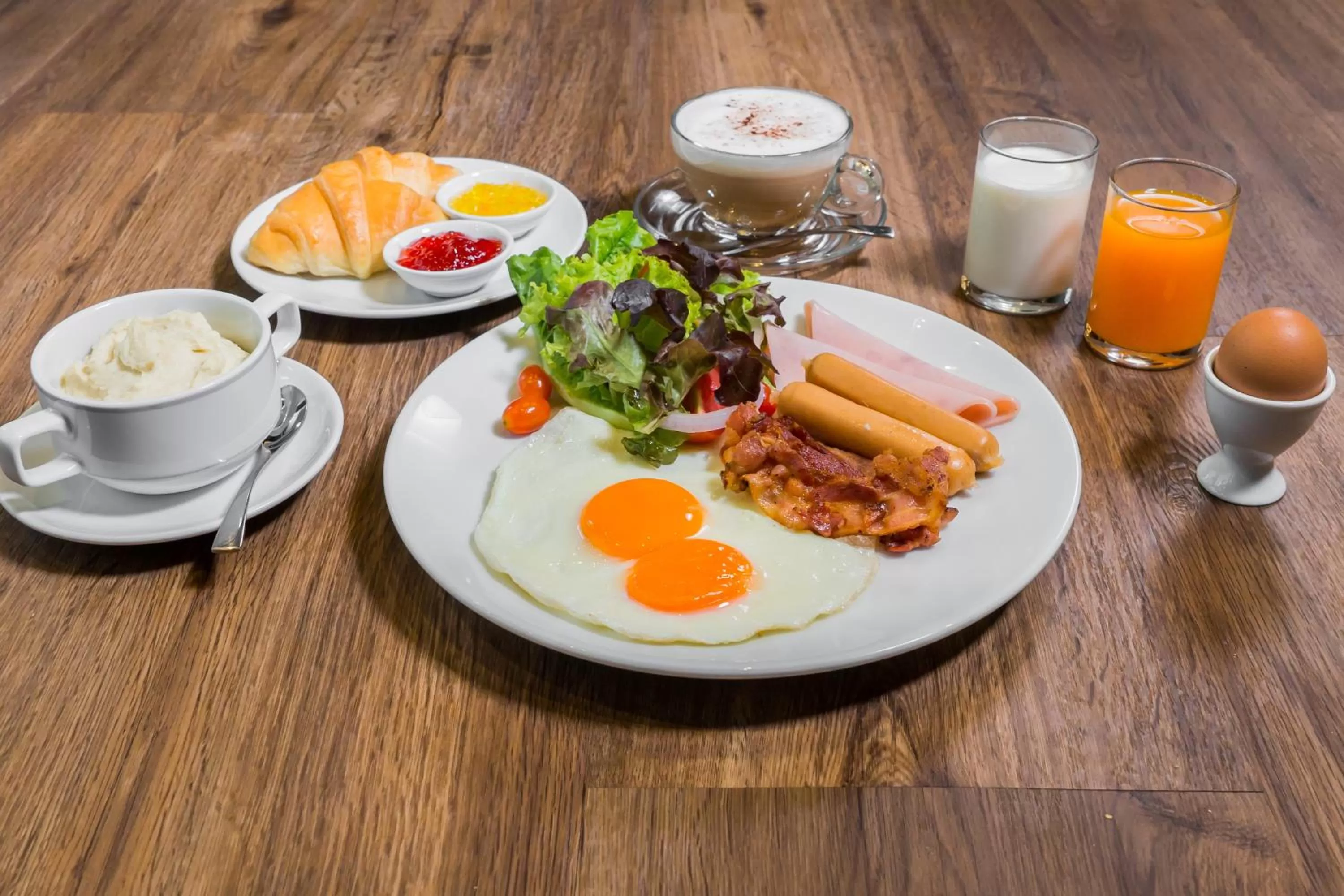 Food and drinks in XQ Pattaya Hotel