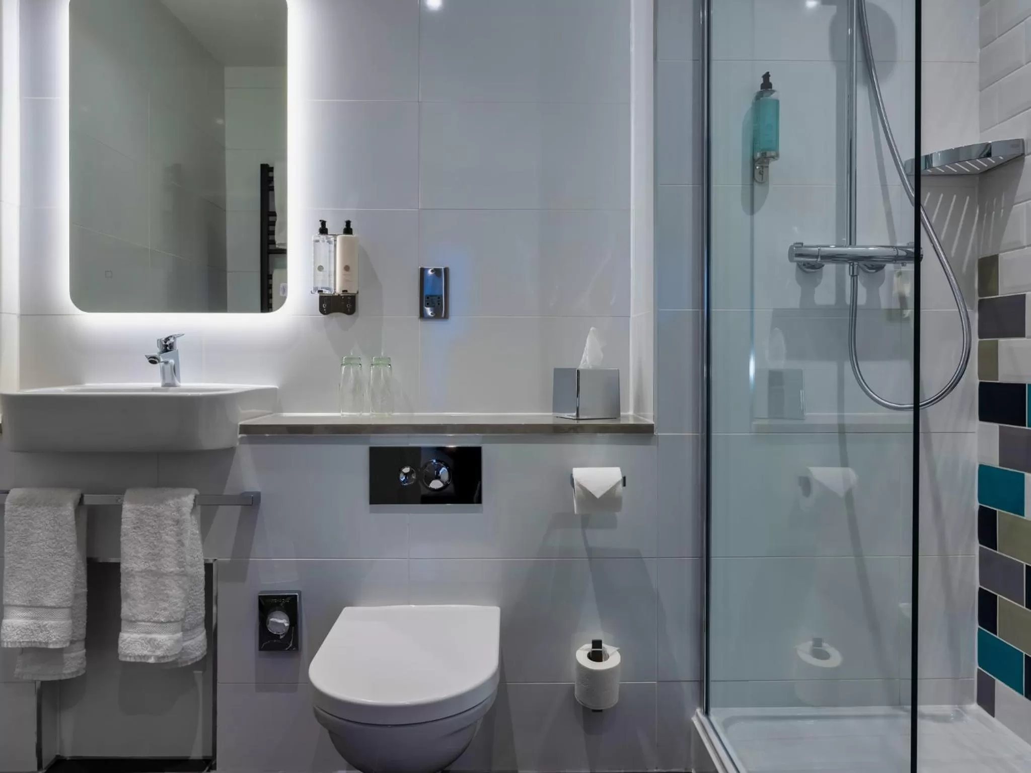 Shower in The Feathers Hotel