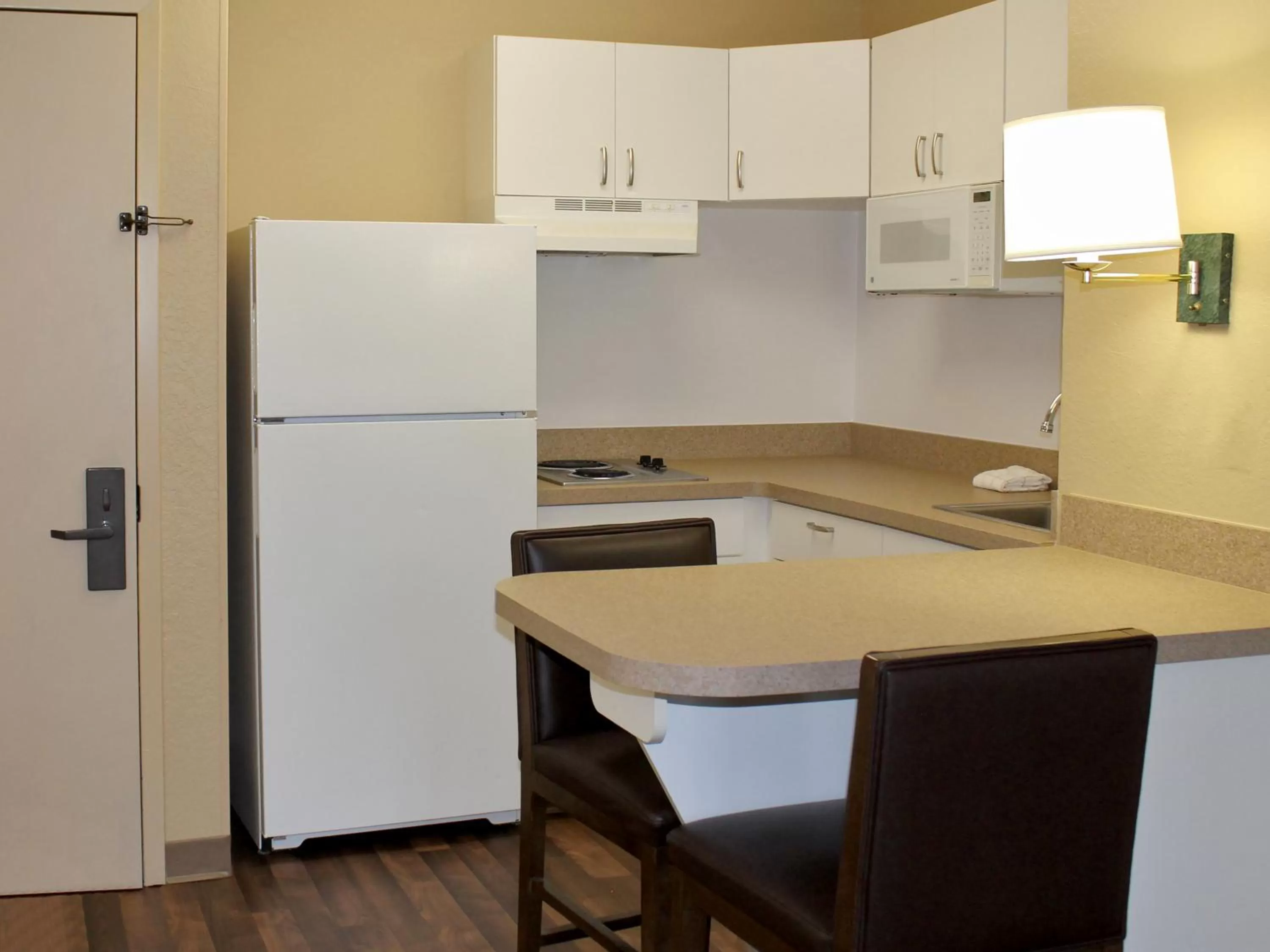 Kitchen or kitchenette in Extended Stay America Suites - Cleveland - Airport - North Olmsted