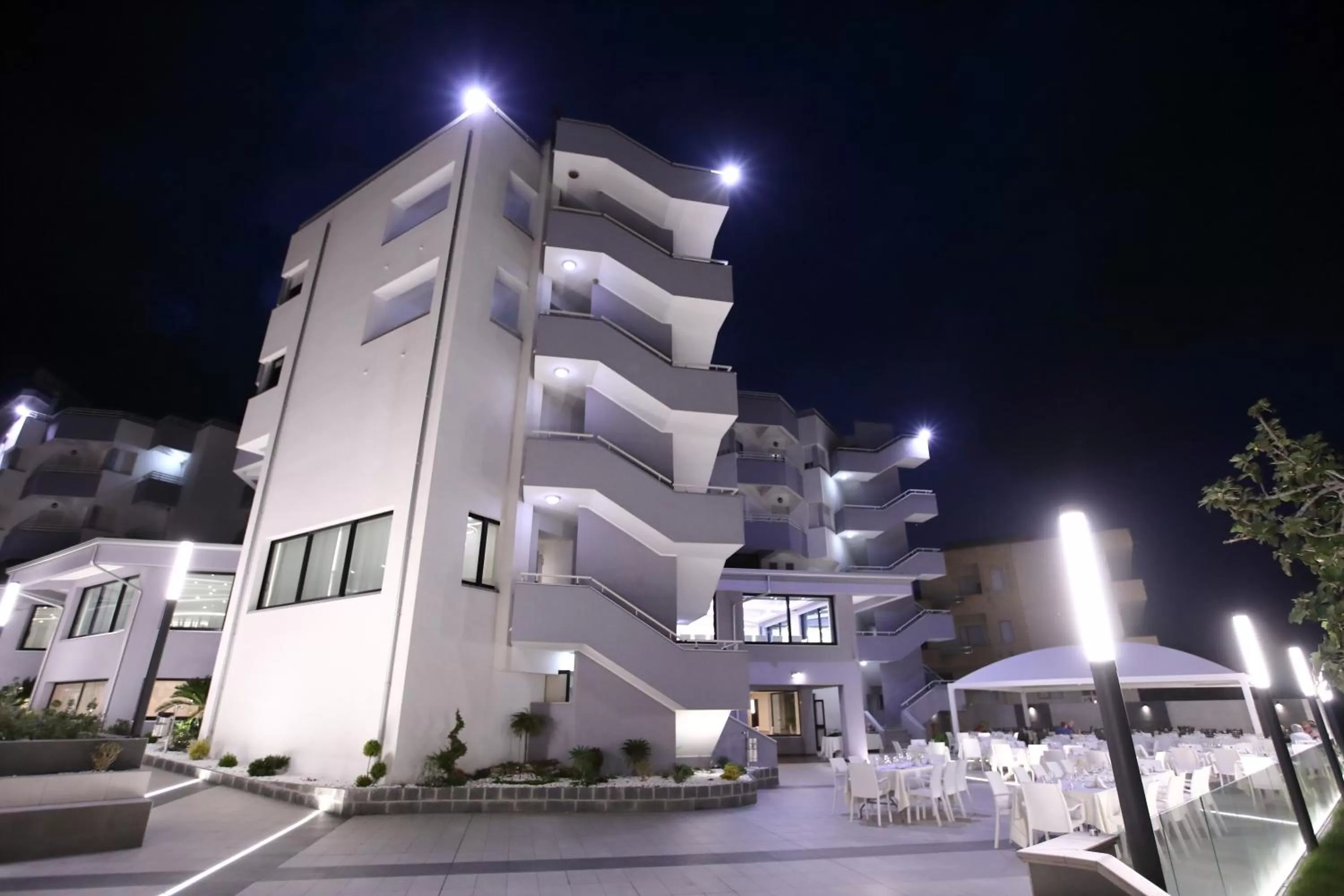 Restaurant/places to eat in Hotel Melissa