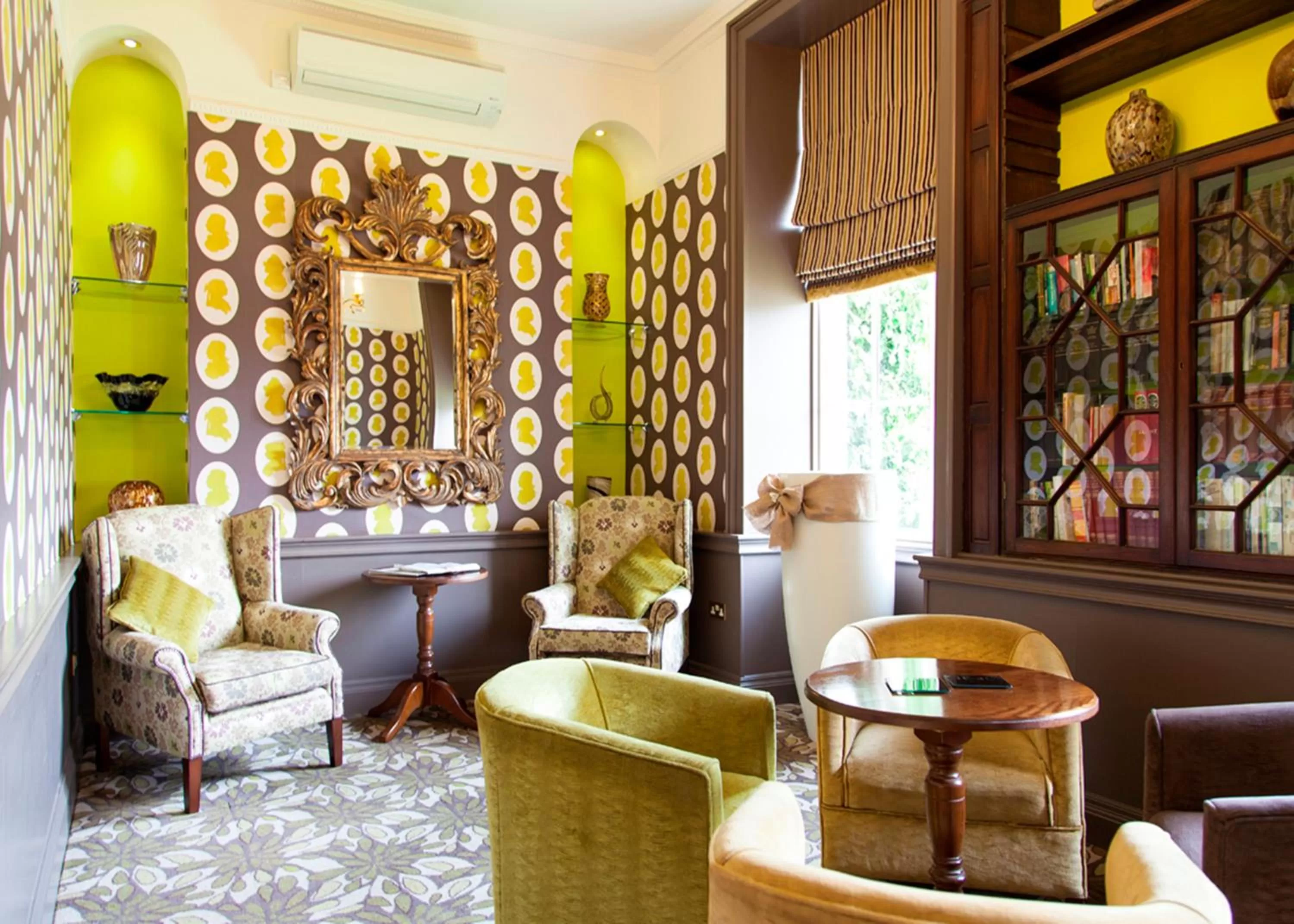 Communal lounge/ TV room in The Riverside House Hotel