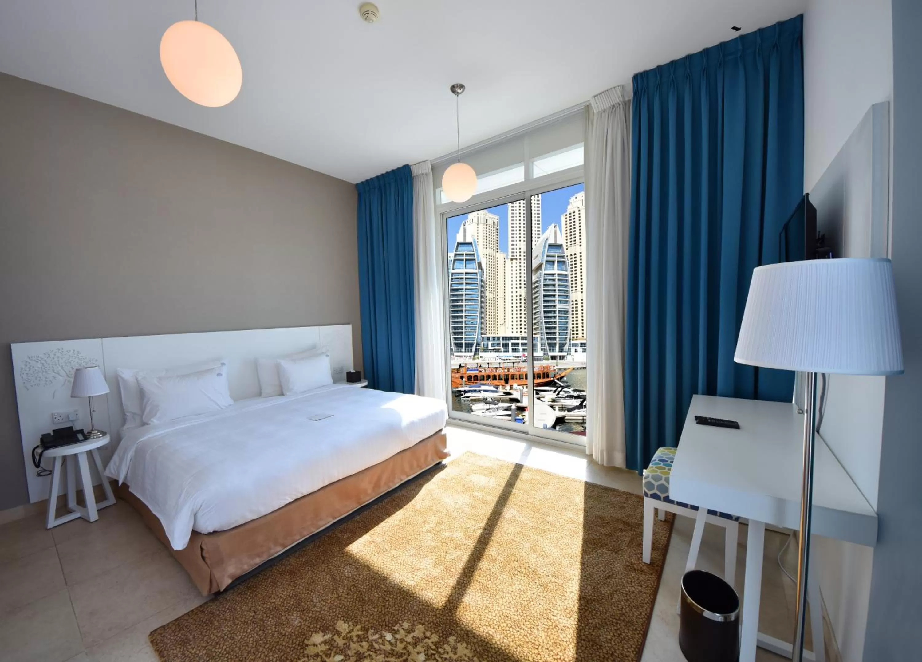 Bedroom, Bed in Jannah Place Dubai Marina