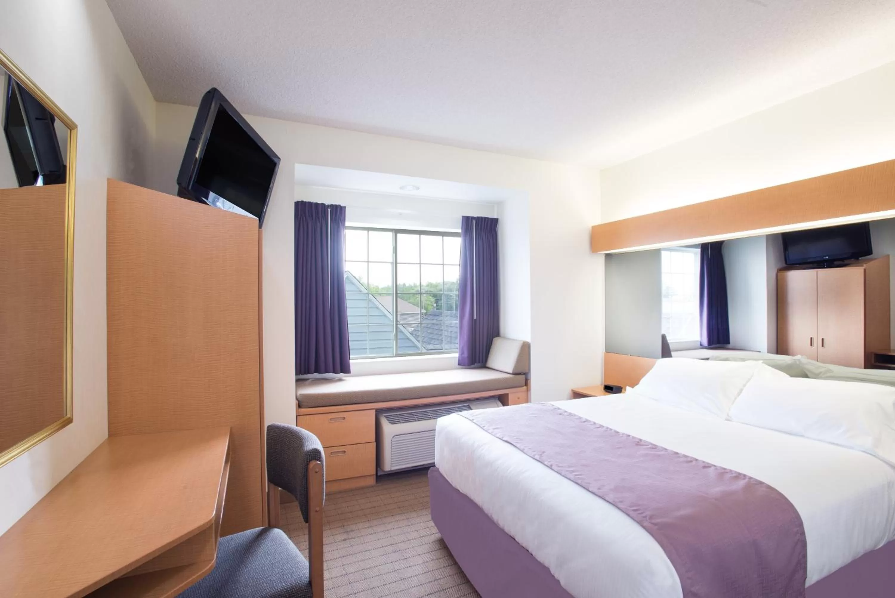 Photo of the whole room, Bed in Microtel Inn & Suites by Wyndham Plattsburgh