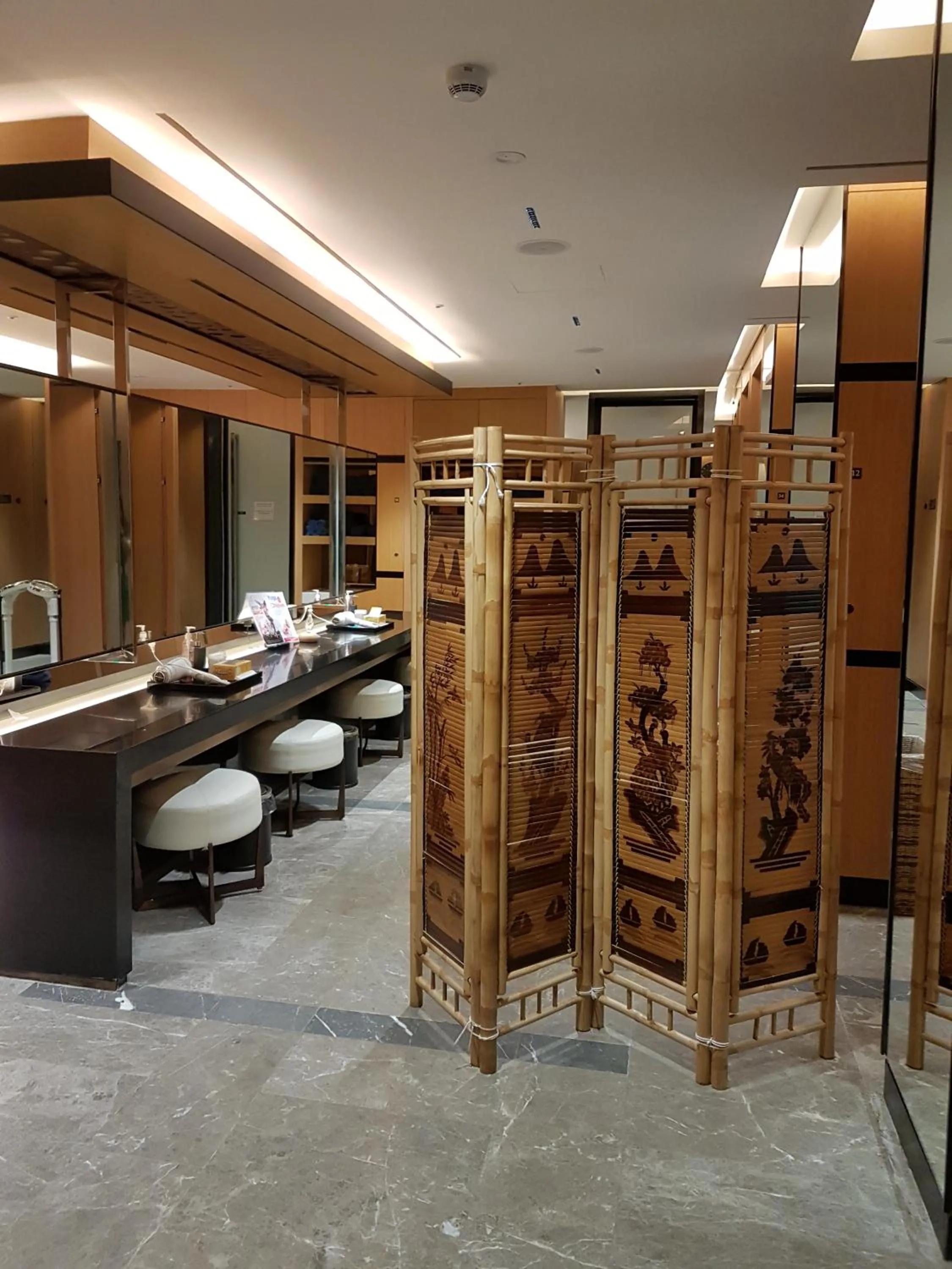 Hot Tub in Lotte The Residence