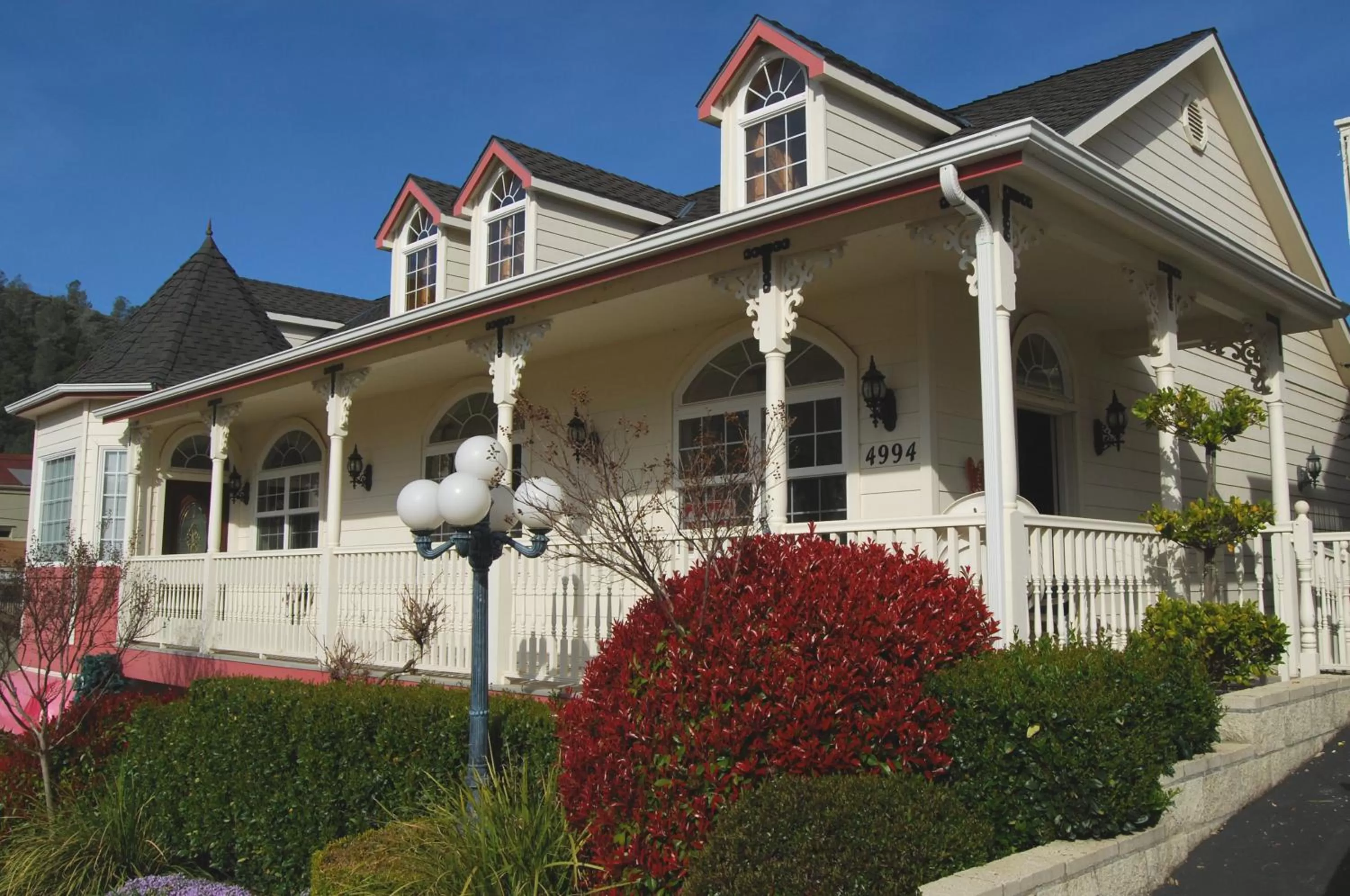 Facade/entrance in 5th Street Inn