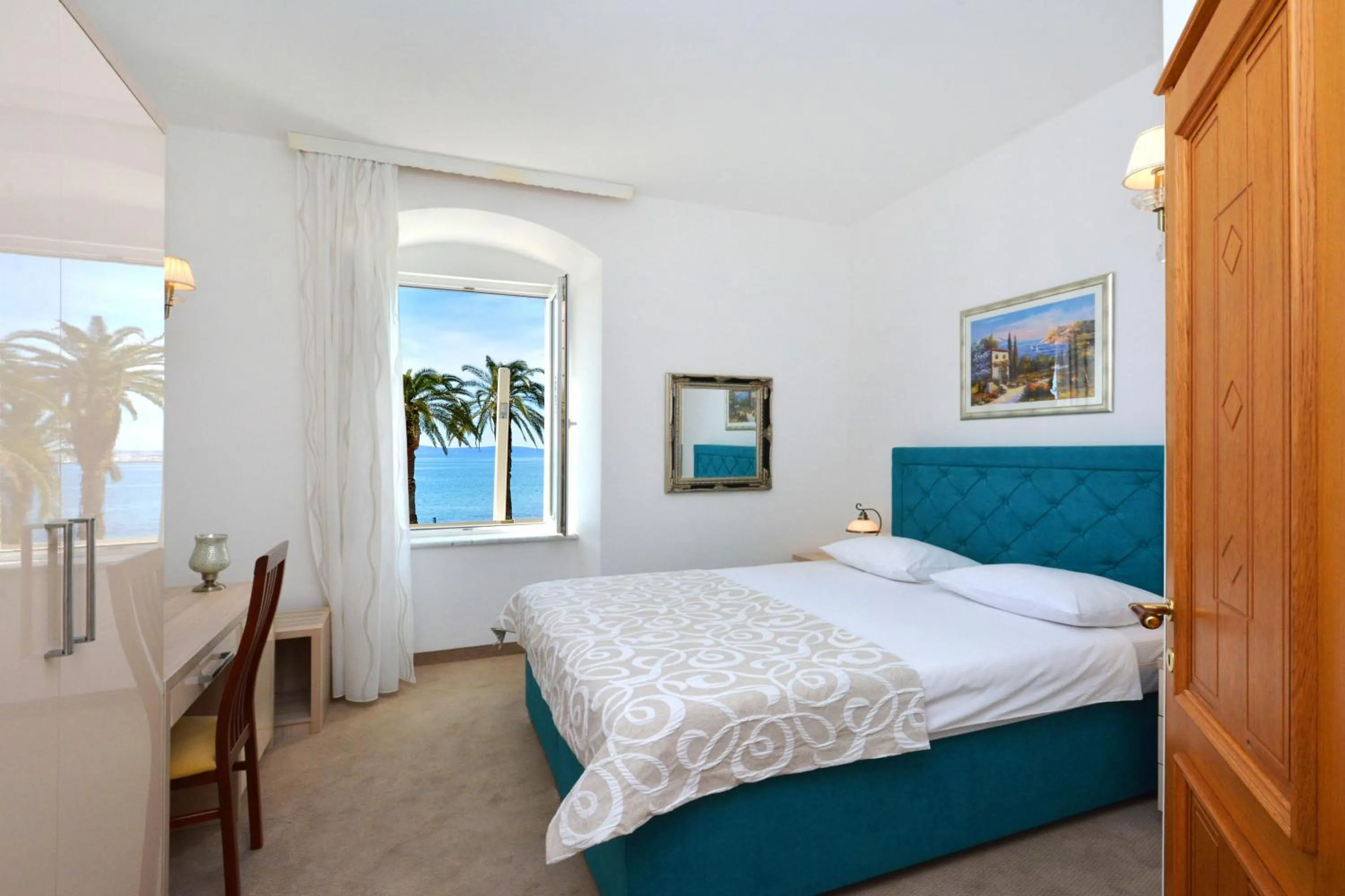 Sea view, Bed in Hotel Adriana