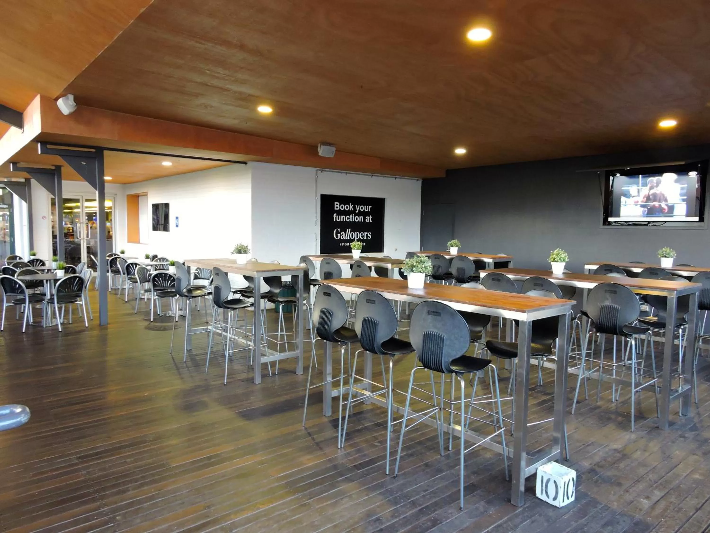 Restaurant/places to eat in Best Western Airport 85 Motel