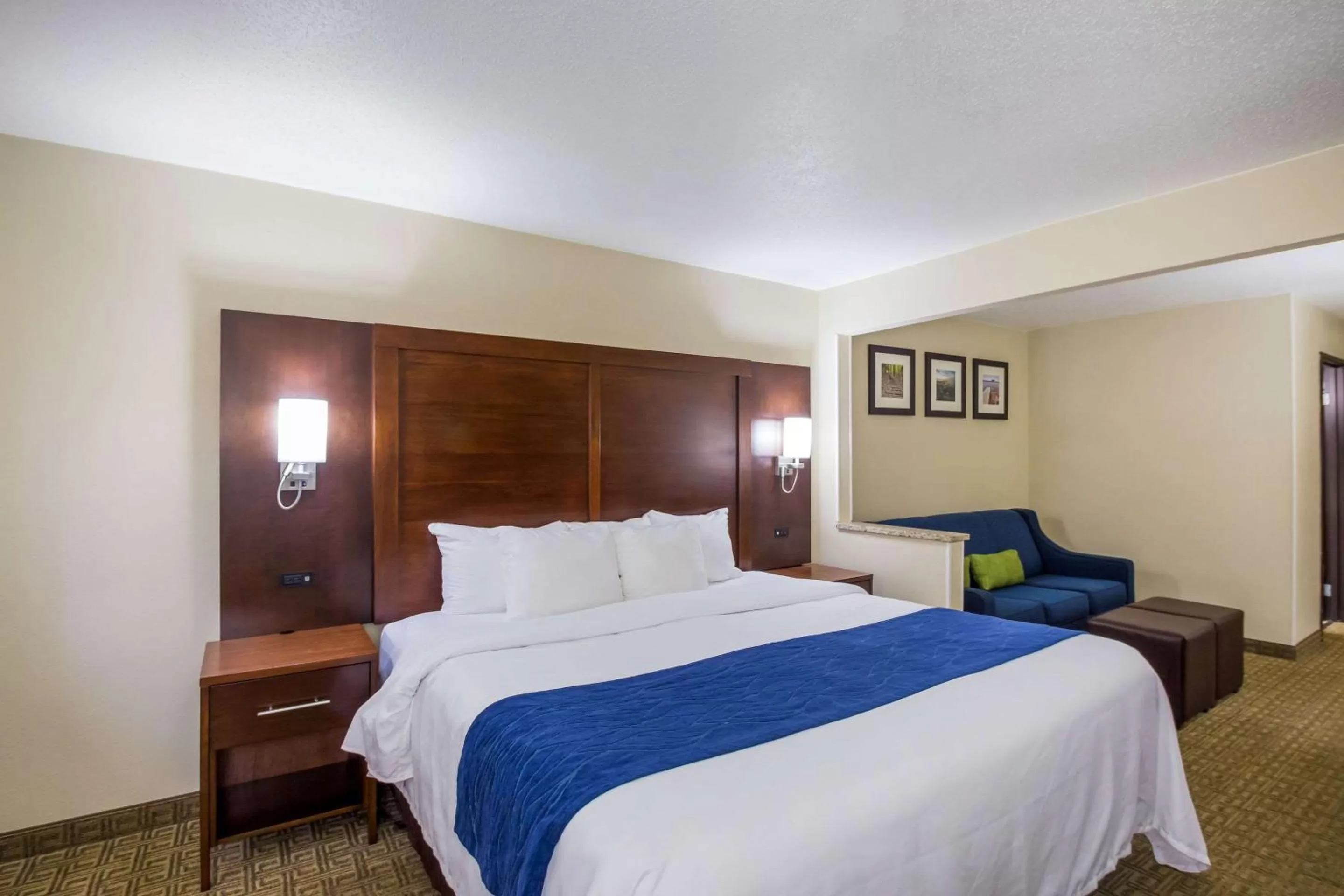 King Suite - Non-Smoking in Comfort Inn Green Bay