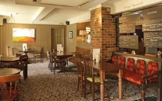 Restaurant/places to eat in Raven Hotel by Greene King Inns