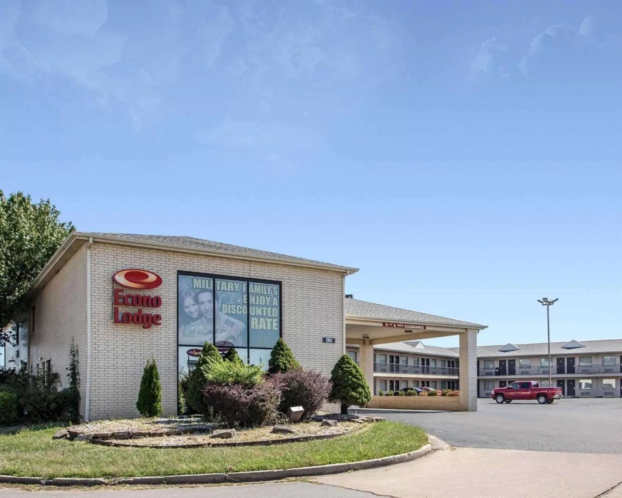 Property Building in Econo Lodge Saint Robert