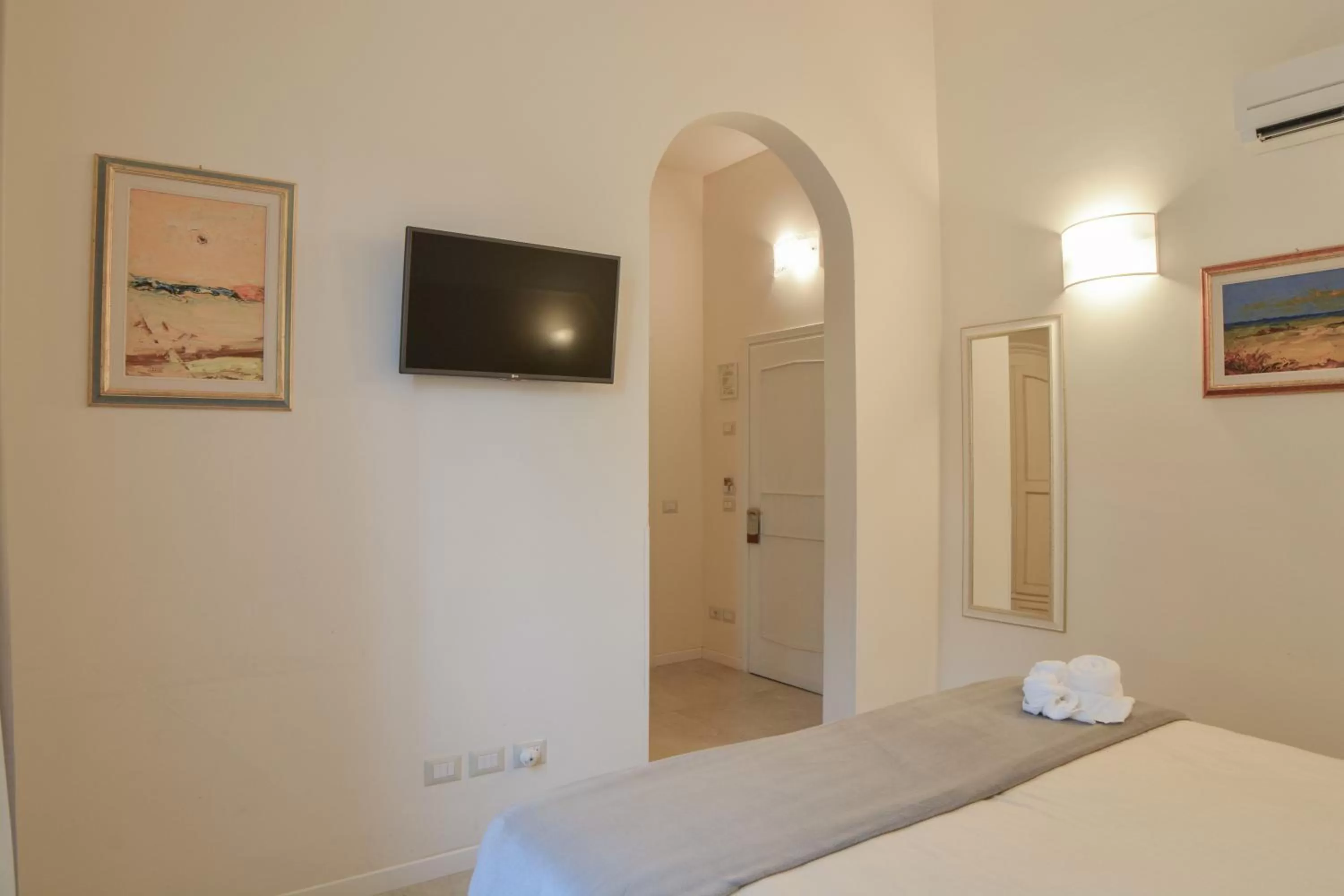 Photo of the whole room, Bed in Dimora Salviati