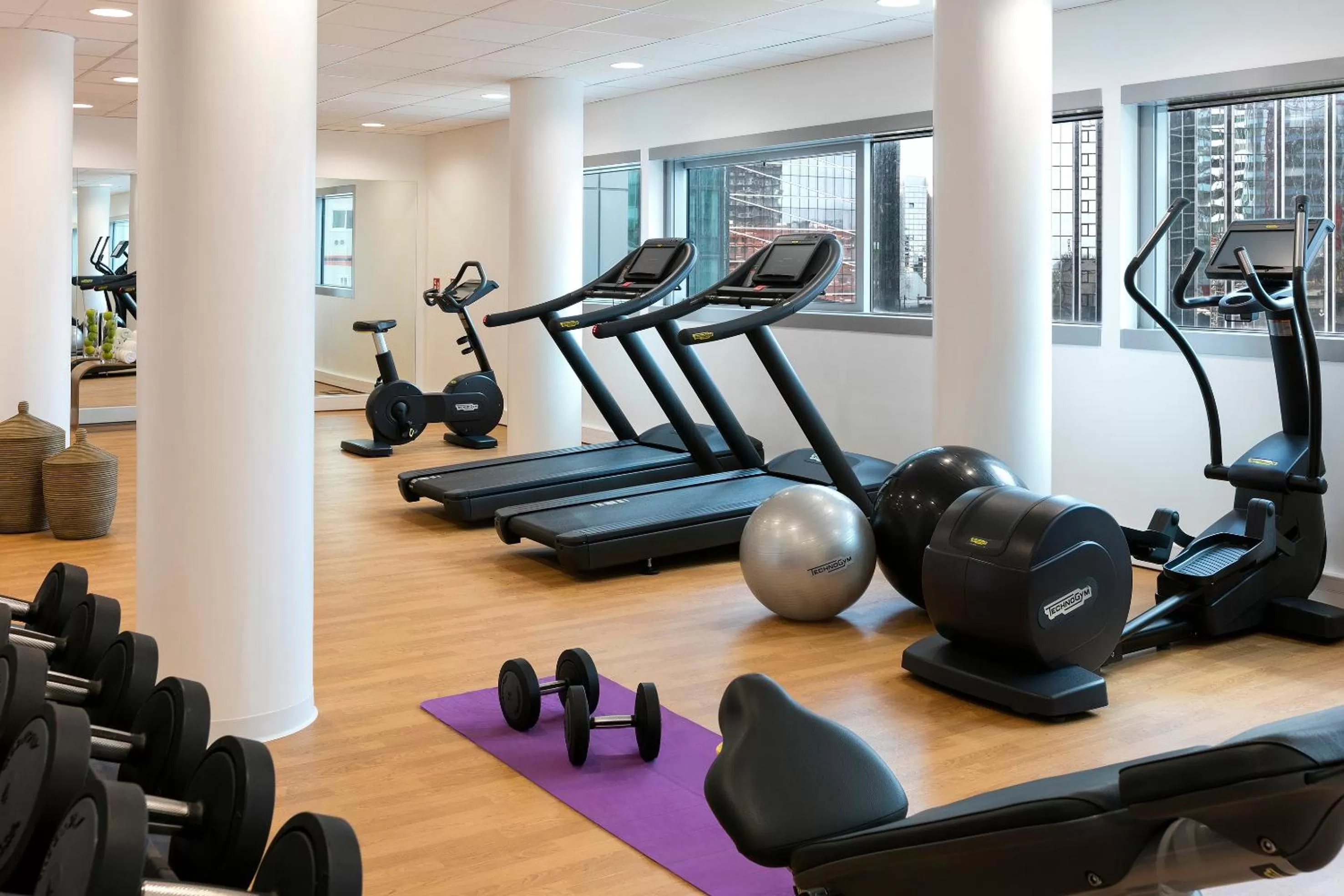 Fitness centre/facilities in Melia Paris La Defense