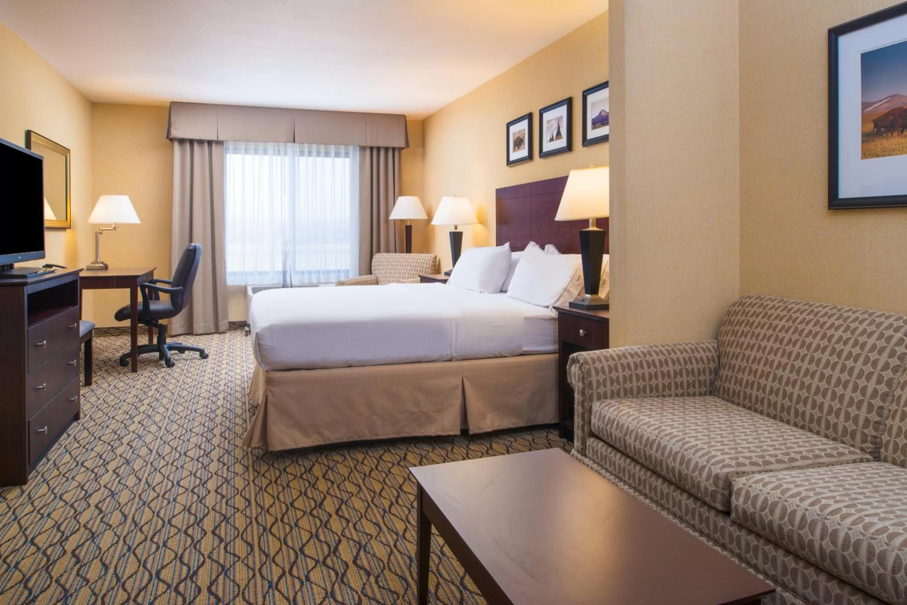 Photo of the whole room in Glacier Peaks Hotel