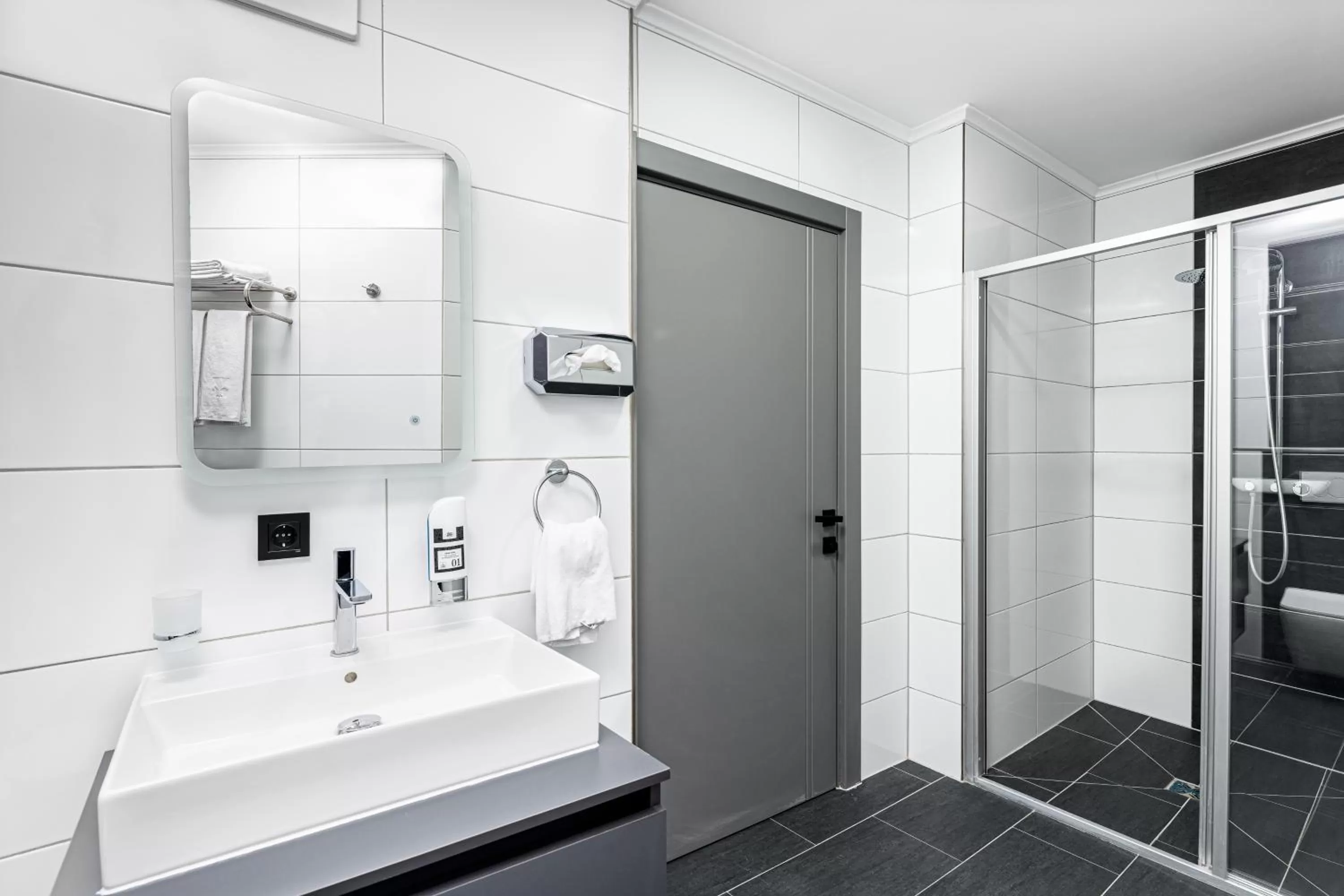 Shower in PARKHOTEL BRAUNAU - 24 Stunden Self Check-IN